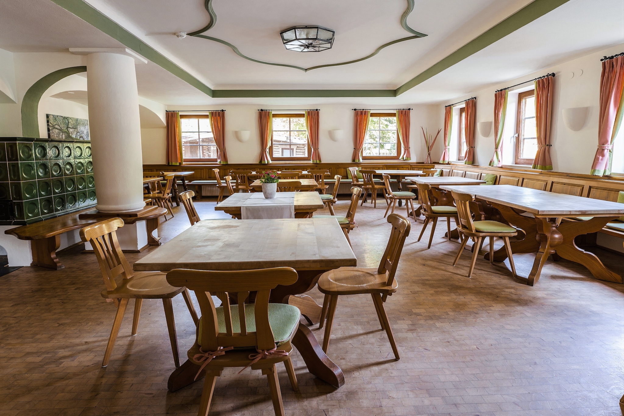 Forellenhof 20 Pax - Eetkamer