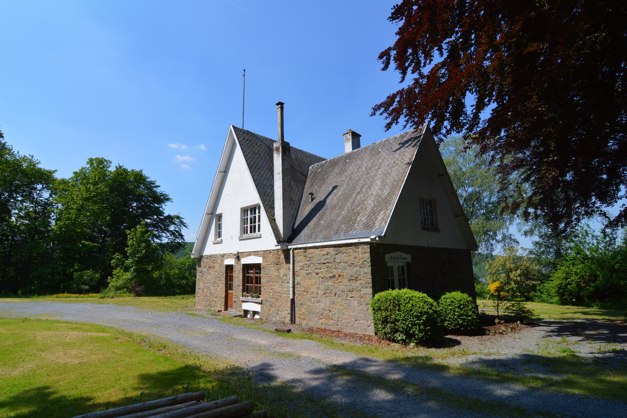 An optional utilities and service fee of EUR 60,00 will be charged before your arrival. Details are given below.<br> Located in Werpin, this splendid holiday home is perfect for a family getaway or a retreat. With 3 bedrooms, this holiday home can accommodate up to 9 guests. This home has a terrace for you to relax and relish a glass of wine with your loved ones._x000D_
_x000D_
The local grocery shop, restaurant and town centre are 5 km from the home._x000D_
_x000D_
A garden is accessible for you to enjoy some outdoor relaxing time. Heating, fireplace, barbecue and dishwasher are available for you to have a comfortable stay. You can rent bicycles to explore the little town. Parking is available._x000D_
_x000D_
You can check-in between 4-6 PM and check-out can be done from 9-10 AM. <br><b> Optional Utilities & Service Package </b><br><b> An optional utilities and service package of EUR 60,00 </b> can be selected prior to your arrival. You will receive a separate communication with the payment link should you wish to include it.<br>This package ensures a seamless stay and conveniently covers services such as final cleaning, utility consumption, service support, and protection against minor damages or incidental costs during your stay.<br>Guests who prefer may manage these services independently, provided the property is returned in good order at check-out.