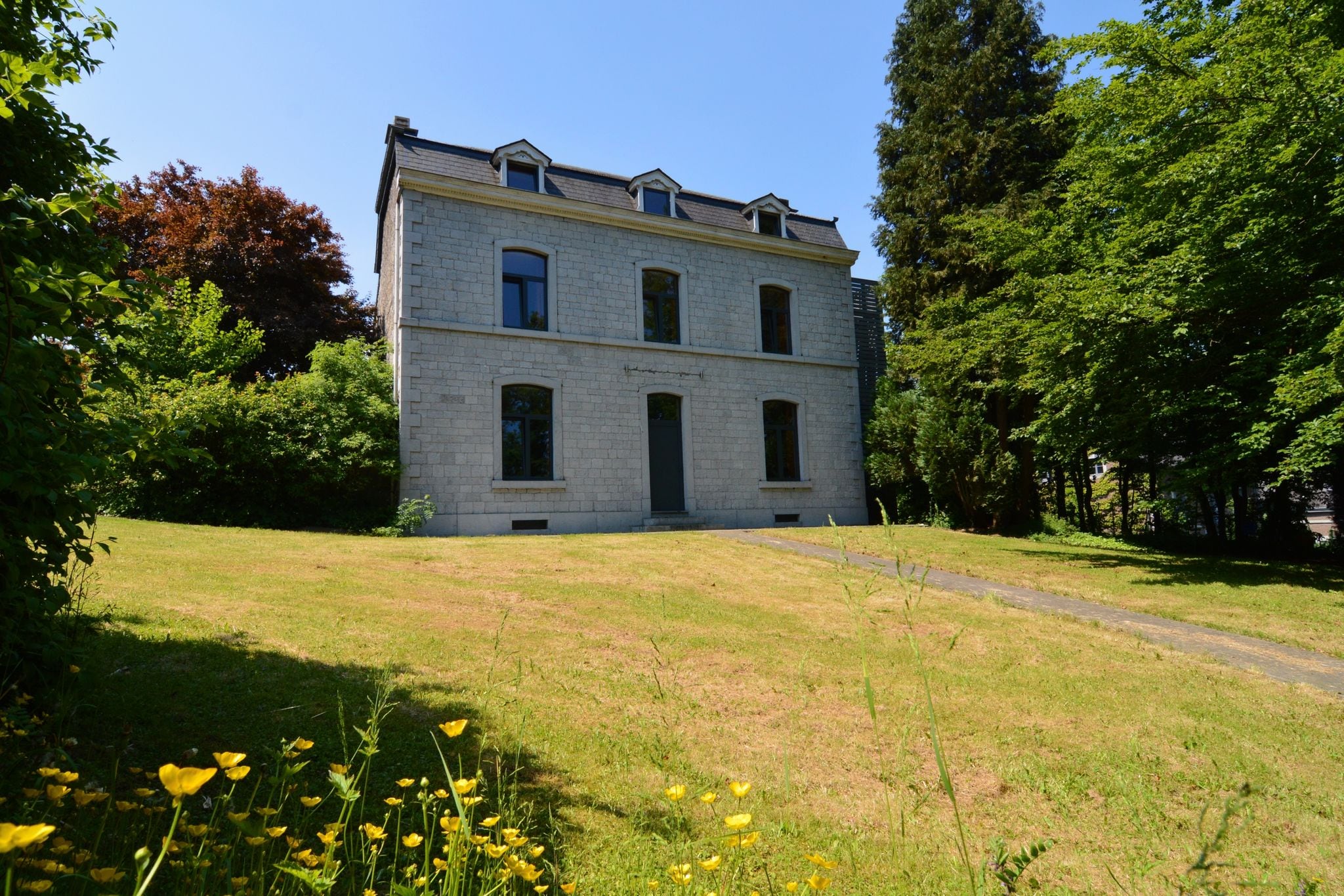 Lavish Holiday Home in Durbuy with Garden