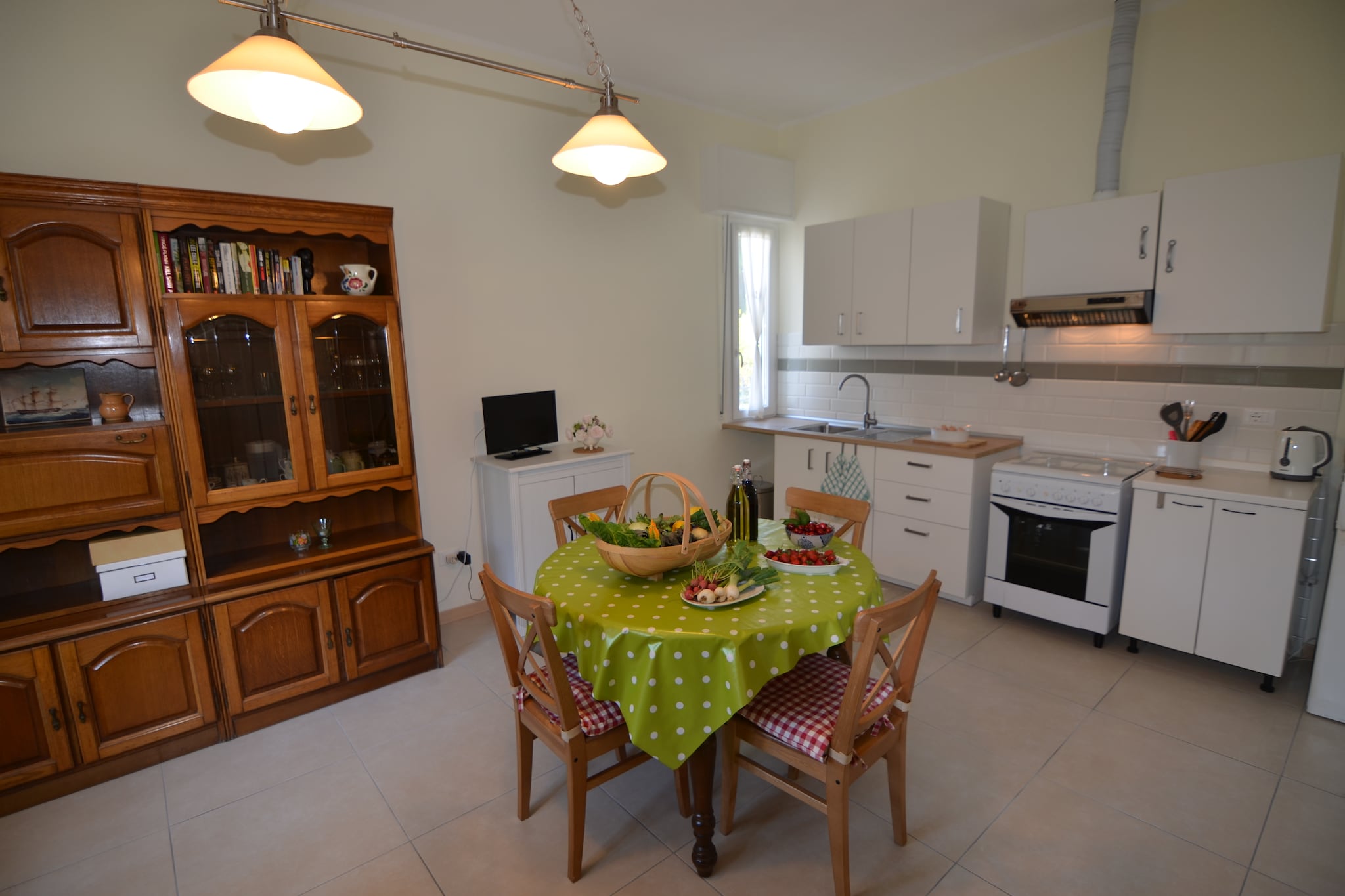 Surrounded by olive and fruit trees, this charming ground-floor apartment in Gatteo Mare offers the perfect blend of relaxation and convenience. Enjoy your morning coffee or a sunset aperitivo in your private furnished garden, or relax in the sun loungers with the sounds of nature all around. The apartment features a cozy living room, a fully equipped open kitchen, and a bathroom with all the essentials. Families will appreciate the shared BBQ area, and bicycles available for gentle rides to the beach or town.

Located less than a kilometre from the wide, sandy shores of Gatteo Mare, this home is ideal for beach lovers. Spend your days at the coast enjoying beach volleyball, boating, or simply relaxing at one of the many beach clubs offering umbrellas, loungers, and beachside service. For a cultural escape, venture to nearby historic towns like Ravenna with its world-famous mosaics, or the medieval republic of San Marino, perched high above the surrounding countryside. Even Urbino, a UNESCO World Heritage Site and birthplace of Raphael, is within reach for a day trip.