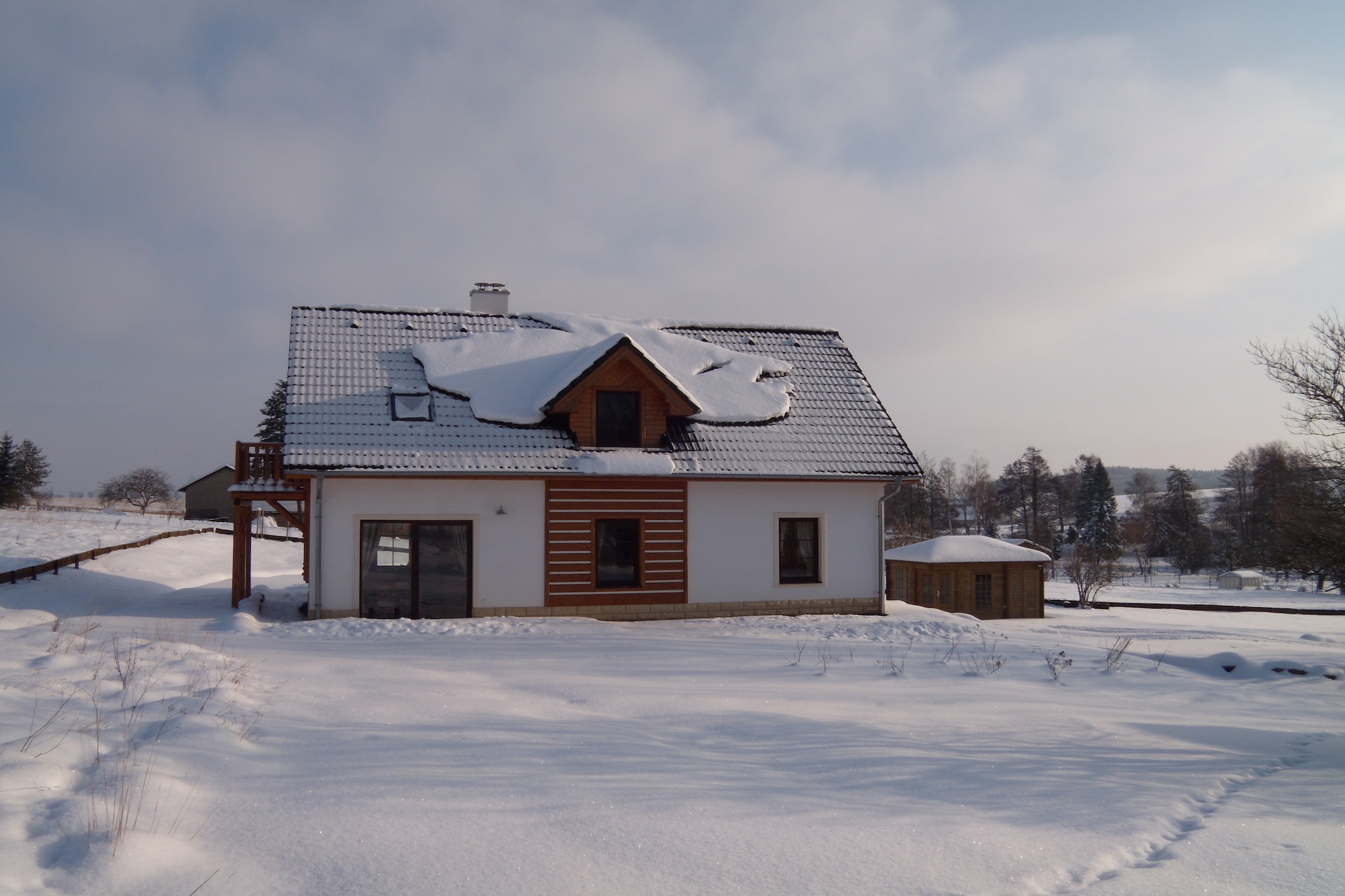 An optional utilities and service fee of EUR 80,00 will be charged before your arrival. Details are given below.<br> In the authentic village of Božanov, located in northern Bohemia in the middle of the nature reserve Broumovské Steny, lies this beautiful detached holiday home with sauna. The area is rich in culture and nature, with varied landscapes featuring beautiful fields, dense forests and rugged rock formations. It is ideal for a large group with children. Because of its beautiful location, this is an ideal base for hikers and sporty cyclists. In winter, this is a beautiful area for skiing, cross-country skiing and snowshoeing. There are several ski lifts and cross-country ski trails in the vicinity. Equipment can be rented on site and you can take Dutch/German ski and snowboard lessons. There are also plenty of opportunities for swimming, horseback riding, mountain climbing, canoeing or car trips. House Koruna is situated at the edge of a small campsite. Of course you can use all facilities such as the swimming pool, the playground, the football field and the recreation room. In addition, numerous activities are organised such as canoeing and horse riding. From the whole house you have a beautiful view of the Broumovske Steny ridge. The house is surrounded by a spacious, unfenced garden with garden furniture and a barbecue. In the winter months, the house is cozy because of the electric heaters throughout the house, which you can control with a thermostat. And there is a wood stove. <br><b> Optional Utilities & Service Package </b><br><b> An optional utilities and service package of EUR 80,00 </b> can be selected prior to your arrival. You will receive a separate communication with the payment link should you wish to include it.<br>This package ensures a seamless stay and conveniently covers services such as final cleaning, utility consumption, service support, and protection against minor damages or incidental costs during your stay.<br>Guests who prefer may manage these services independently, provided the property is returned in good order at check-out.