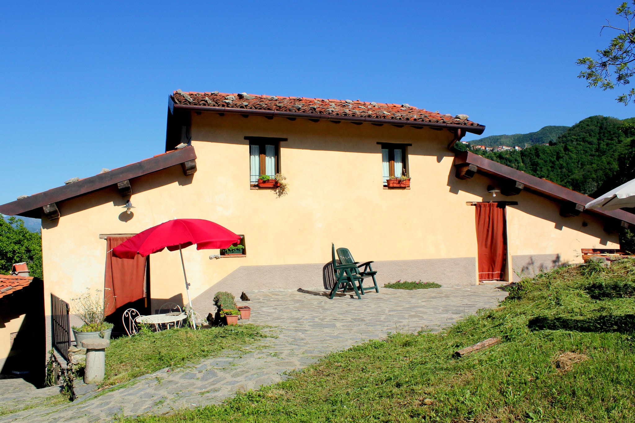 Splendid Cottage in Vergemoli with Barbecue and Garden