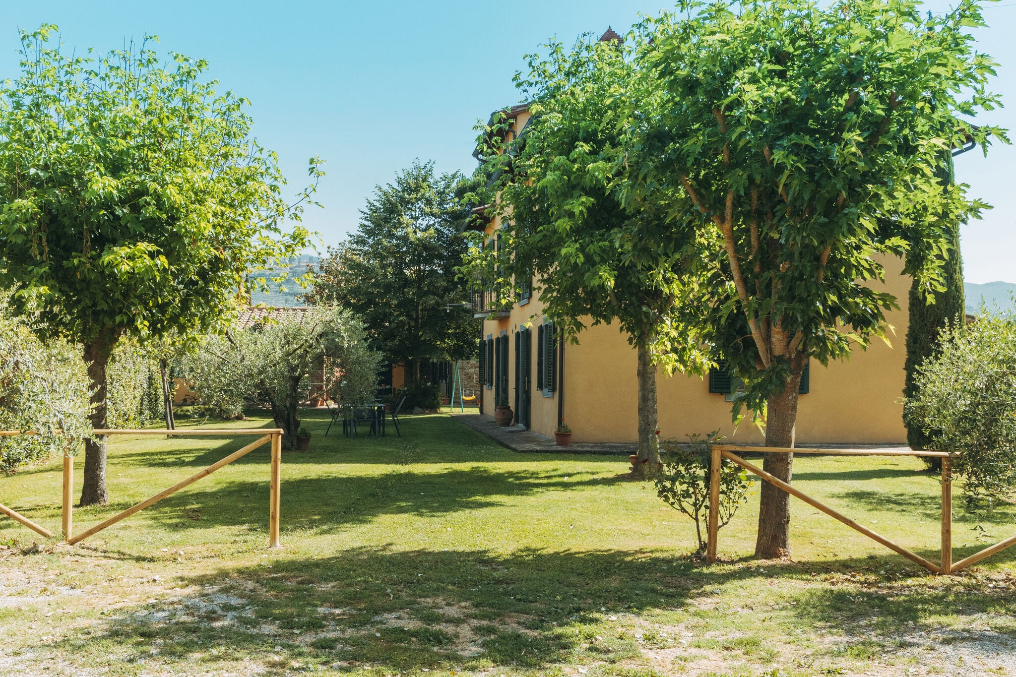 Agriturismo met privéterras, tuin en zwembad, uitzicht op de stad Cortona