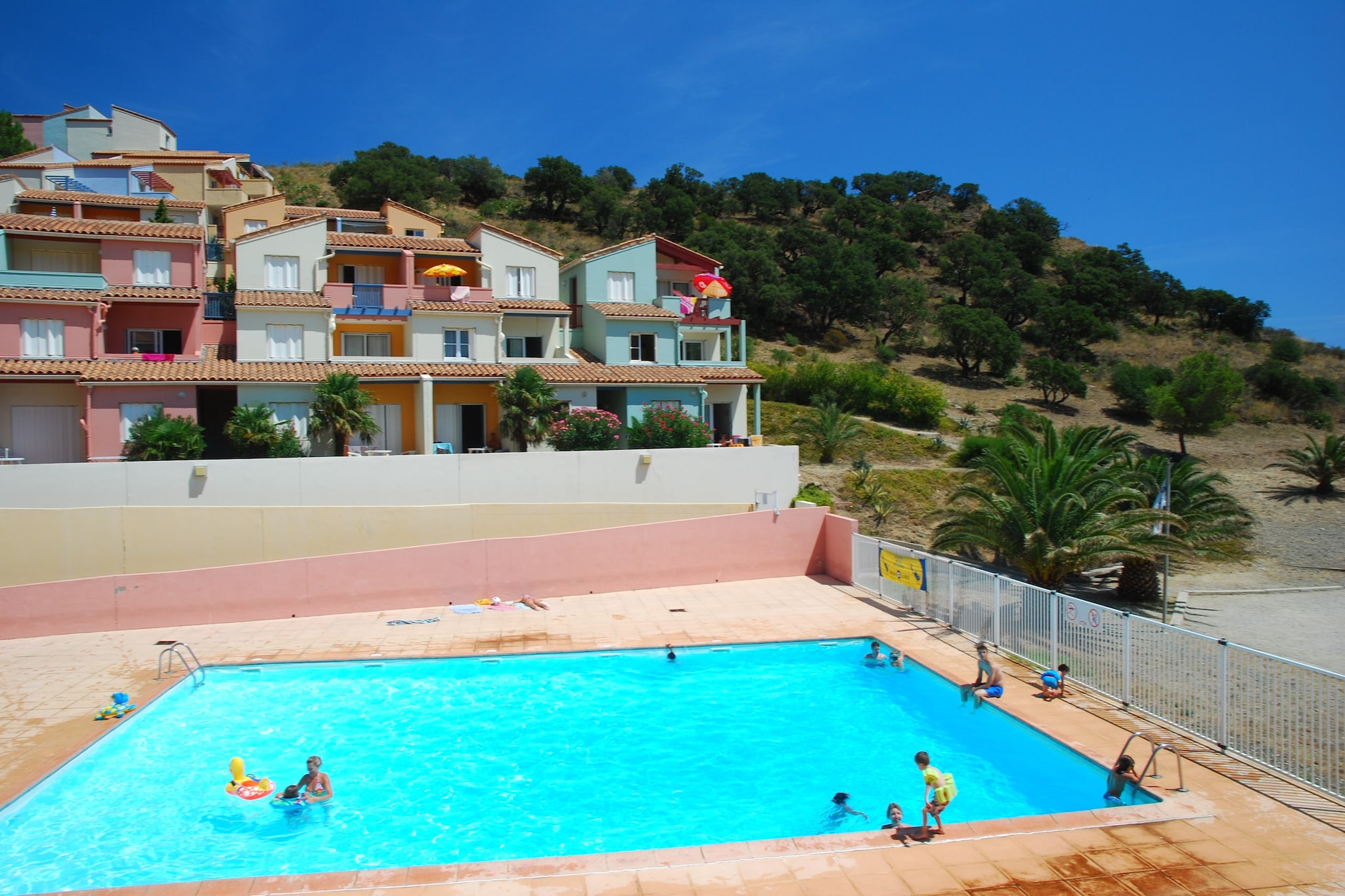Apartment with balcony or terrace near sea