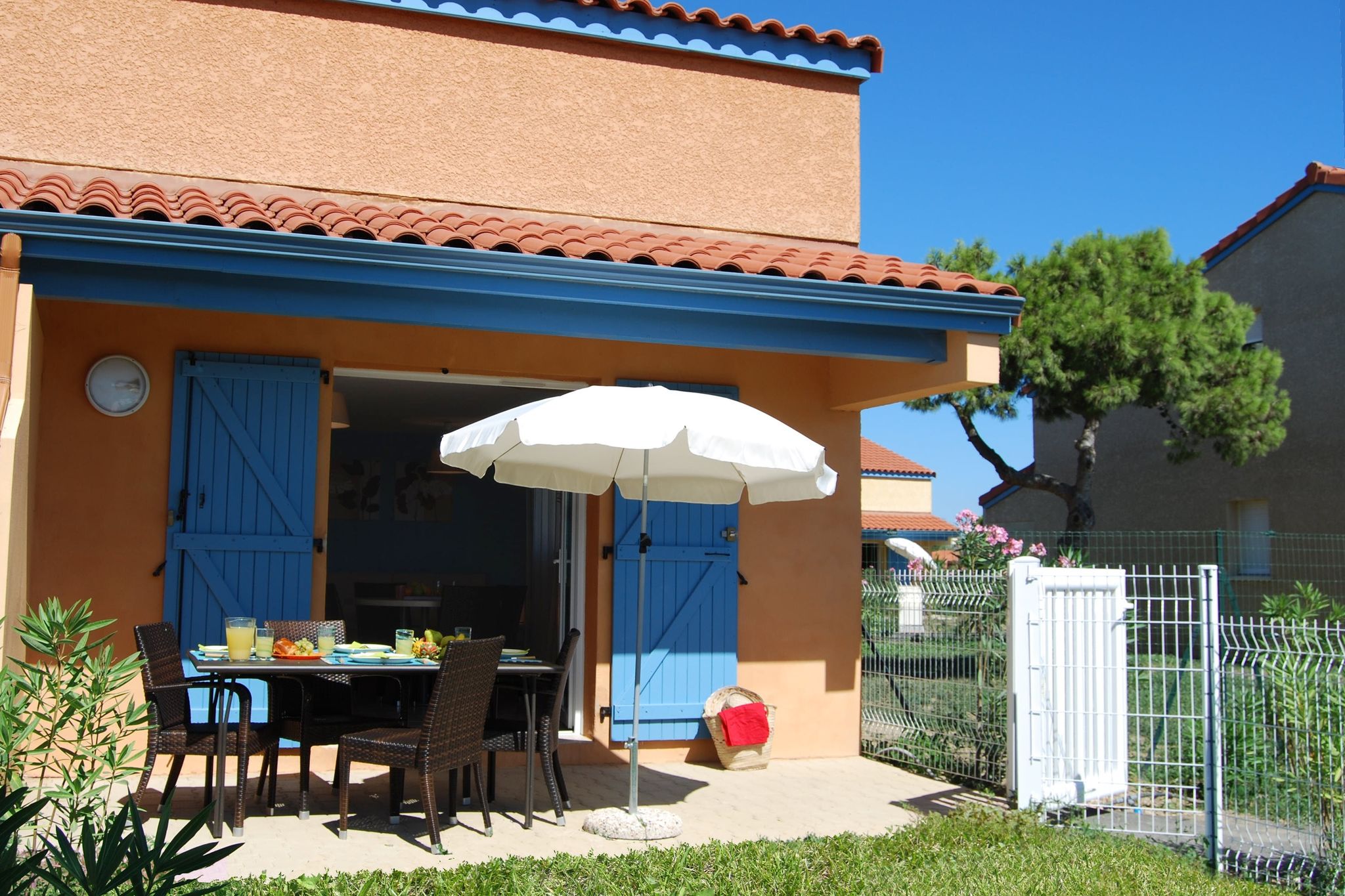 Maison de vacances colorée avec un style méditerranéen