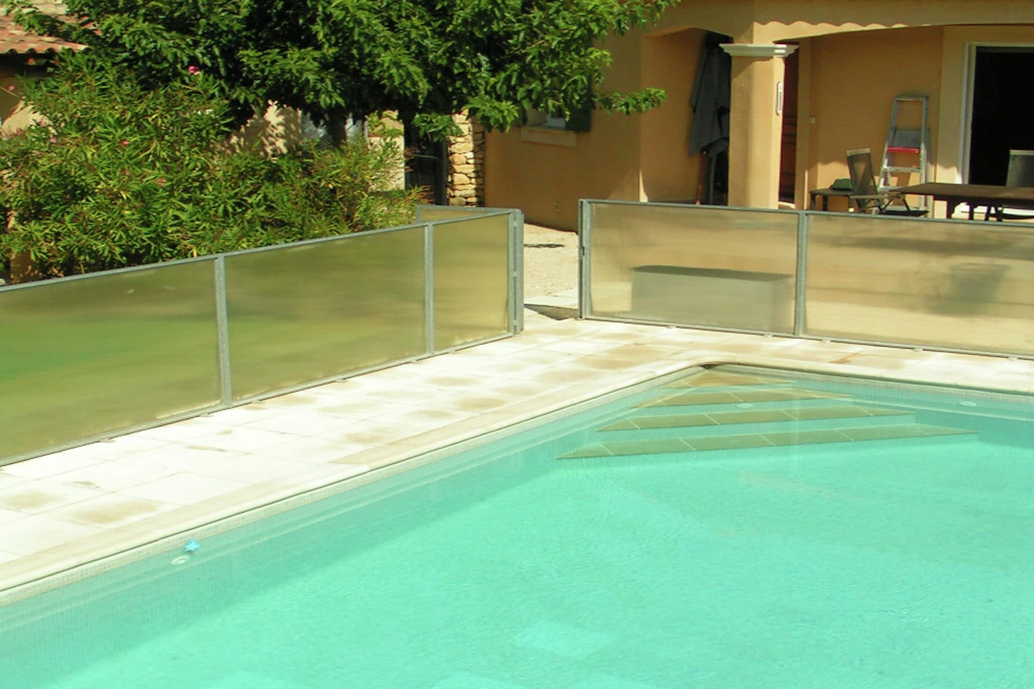 Gemütliches Ferienhaus in Carpentras mit eingezäuntem Pool