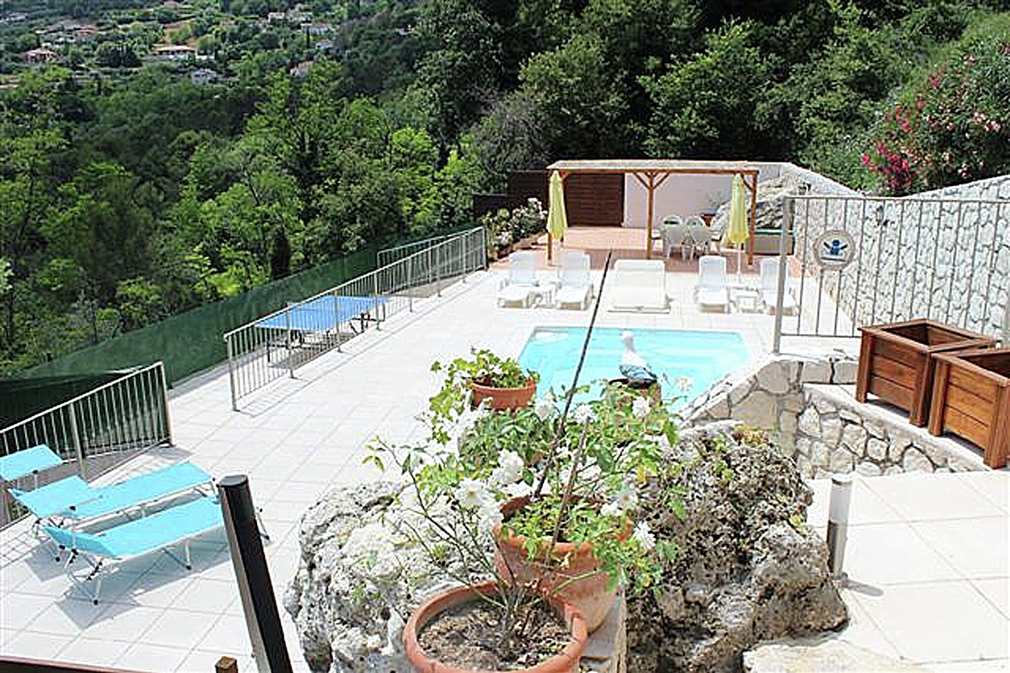 Geräumige Ferienvilla in Gattières mit privatem Pool