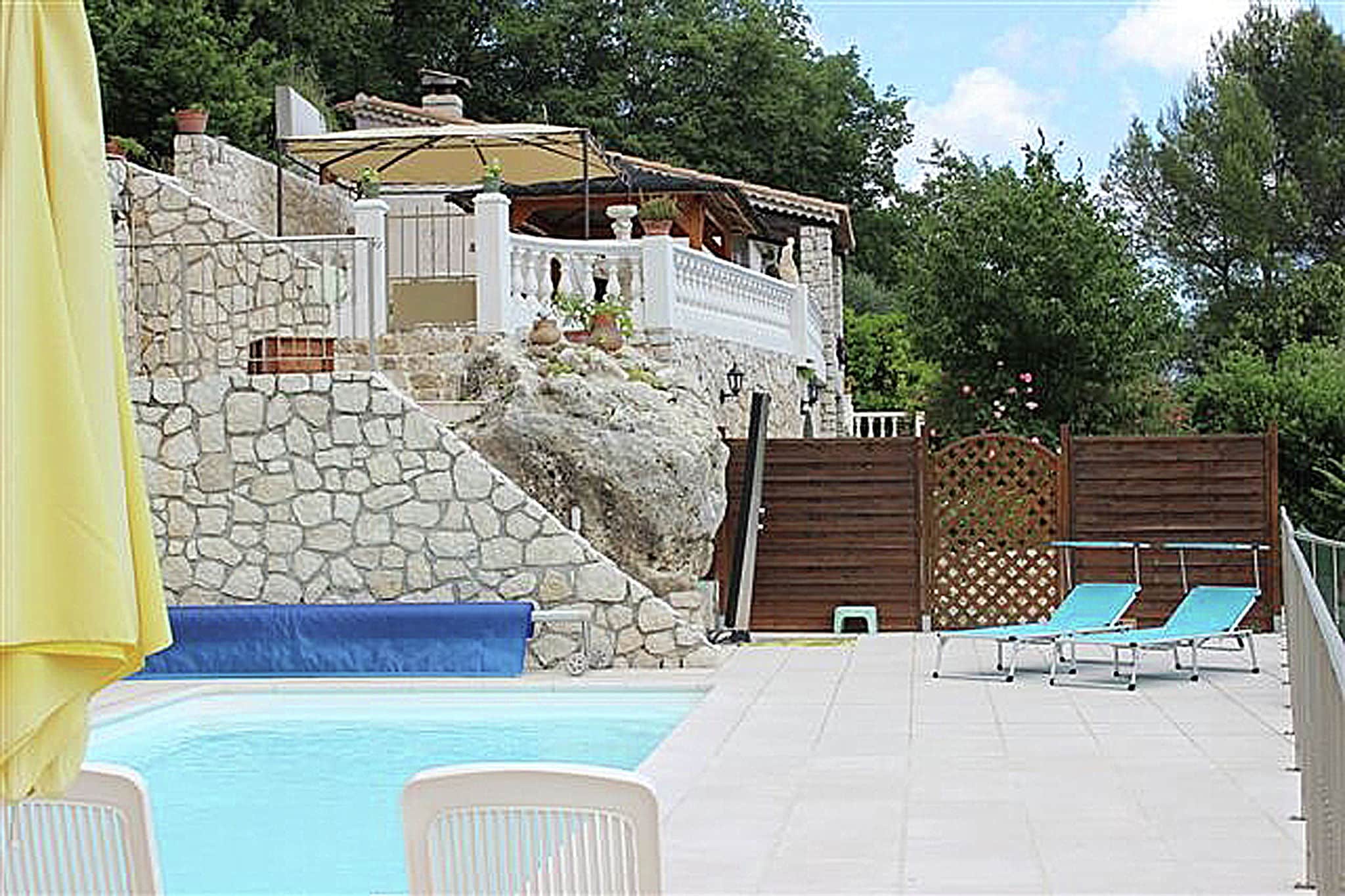 Villa spacieuse avec piscine privée, vue panoramique sur la vallée et mer