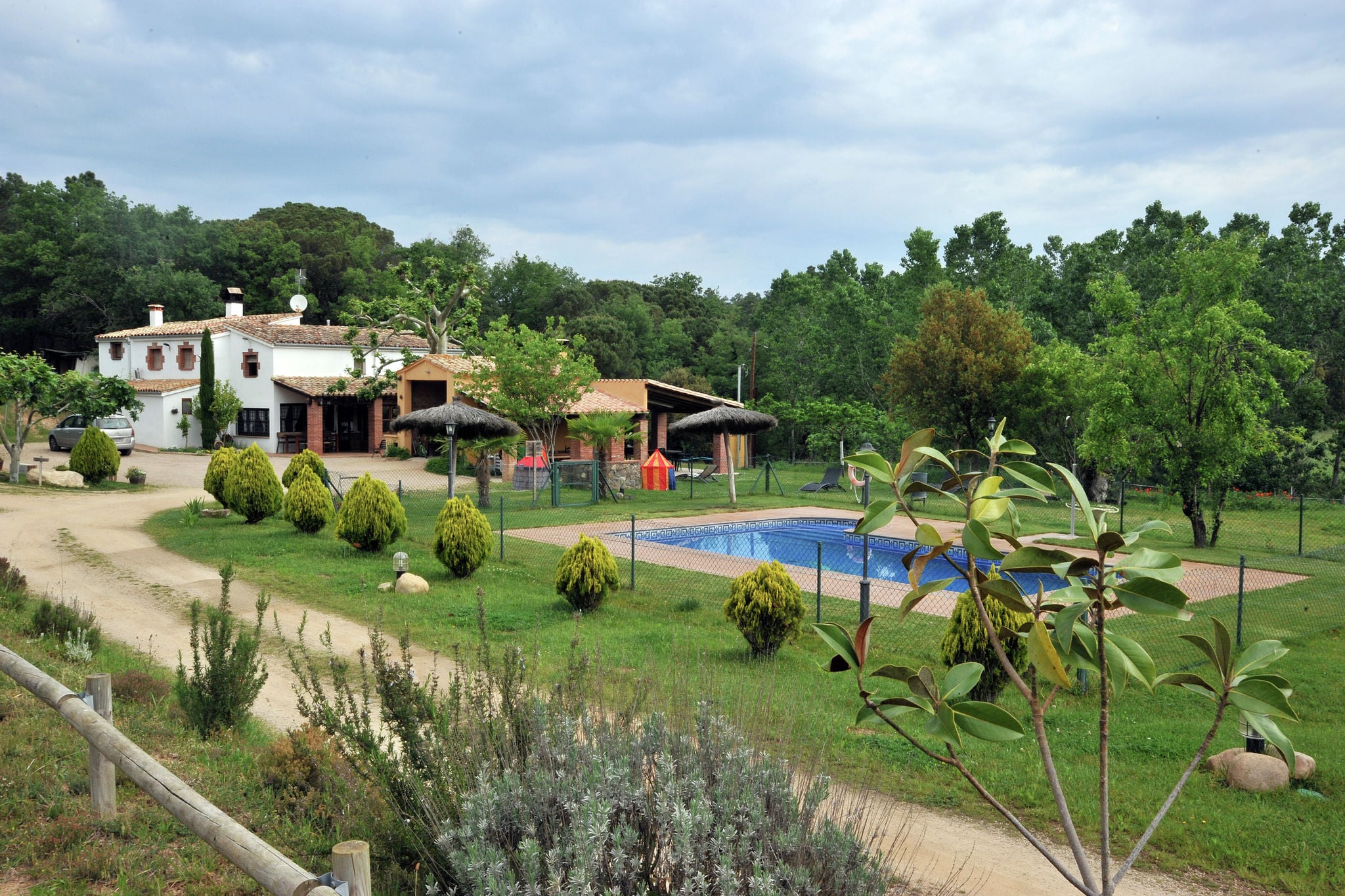 Vrijstaand vakantiehuis met privézwembad ligt landelijk gelegen in Riudarenes.