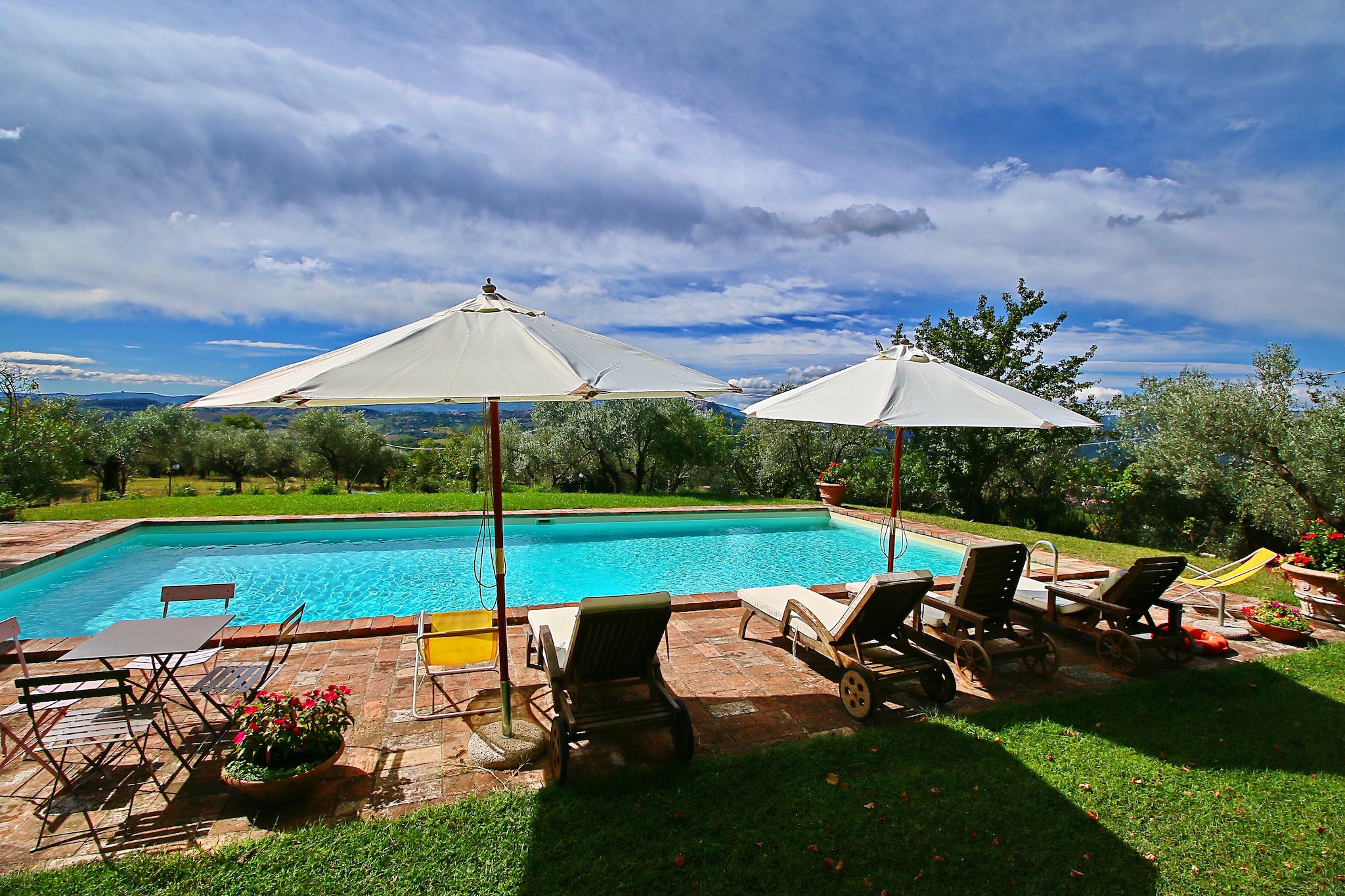 Farmhouse in Todi with Pool, Terrace, Garden, Deckchairs