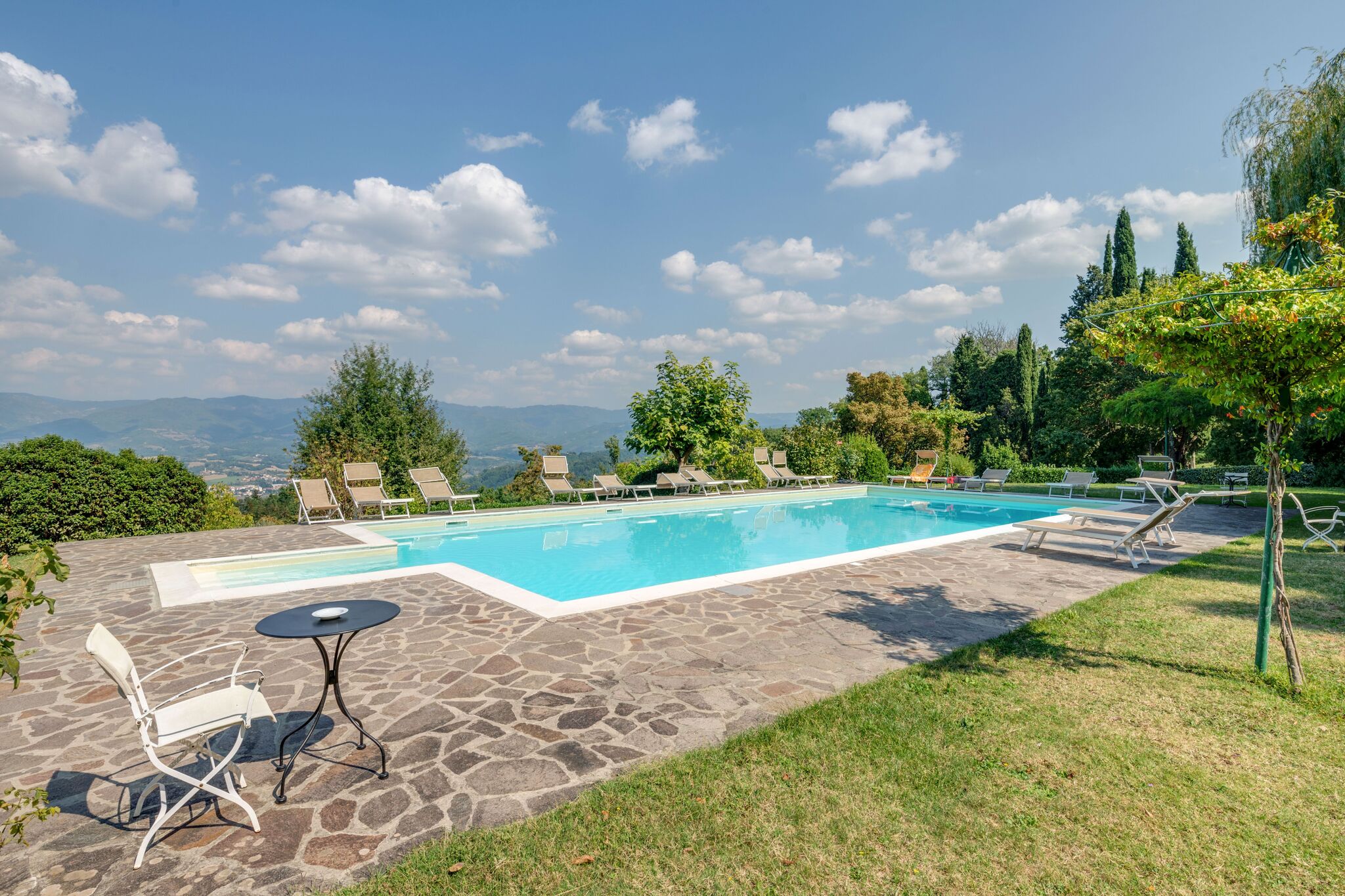 Maison de vacances de luxe avec terrasse privée à Vicchio