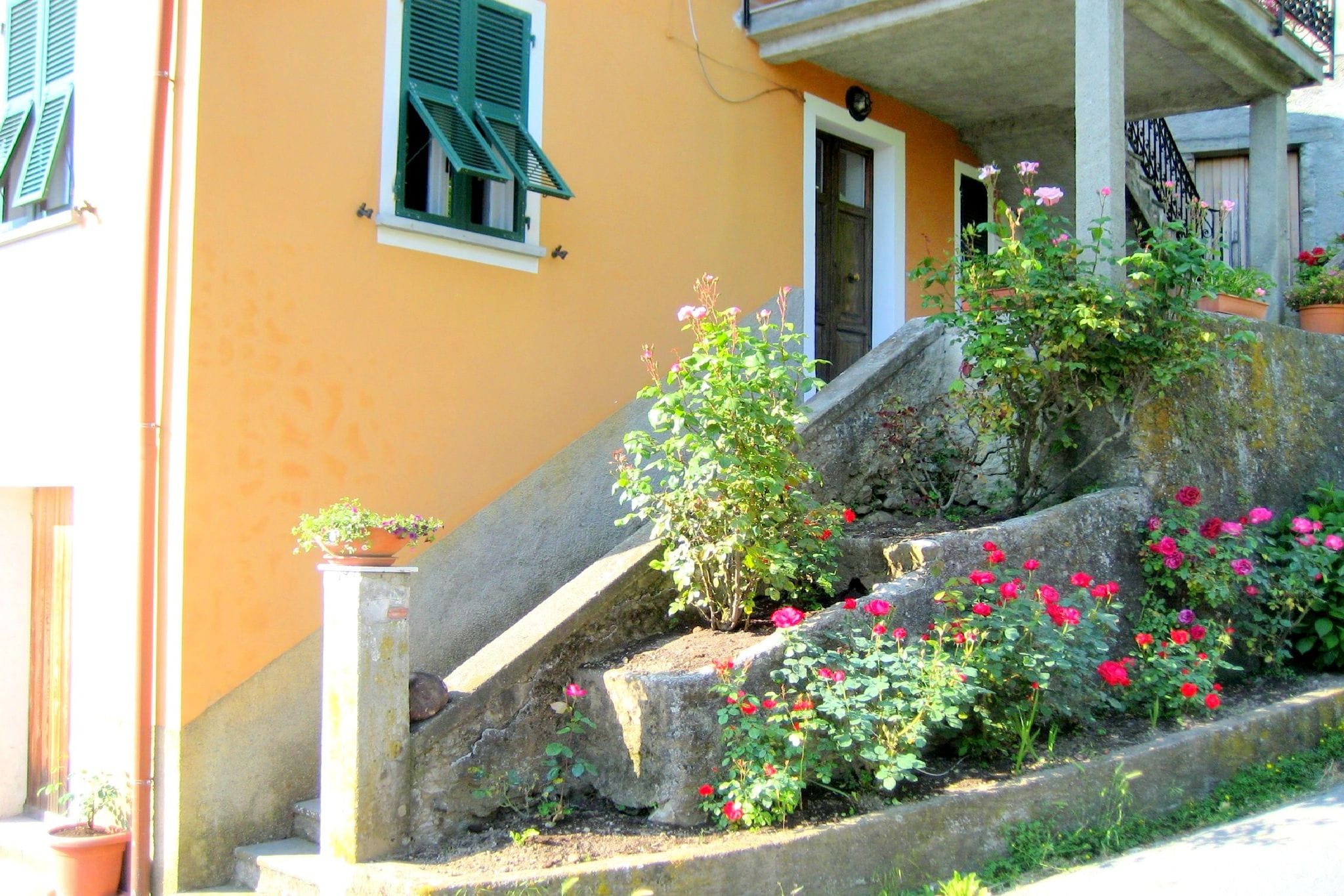 Hilltop Holiday Home in Sesta Godano with Balcony & Parking