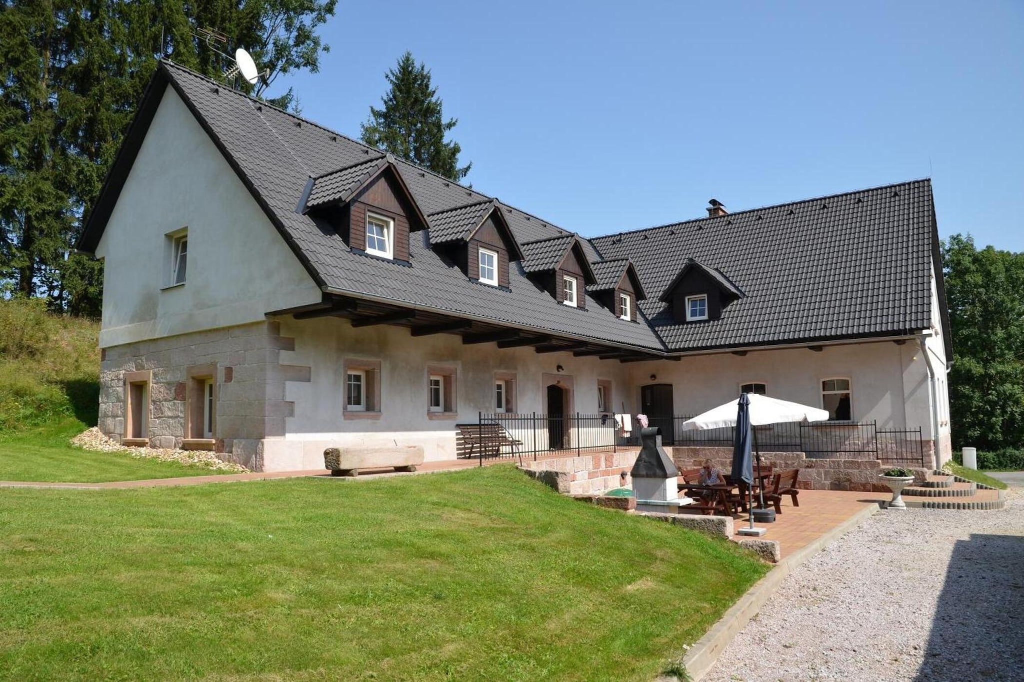 Hoeve Stupna-Buitenkant zomer