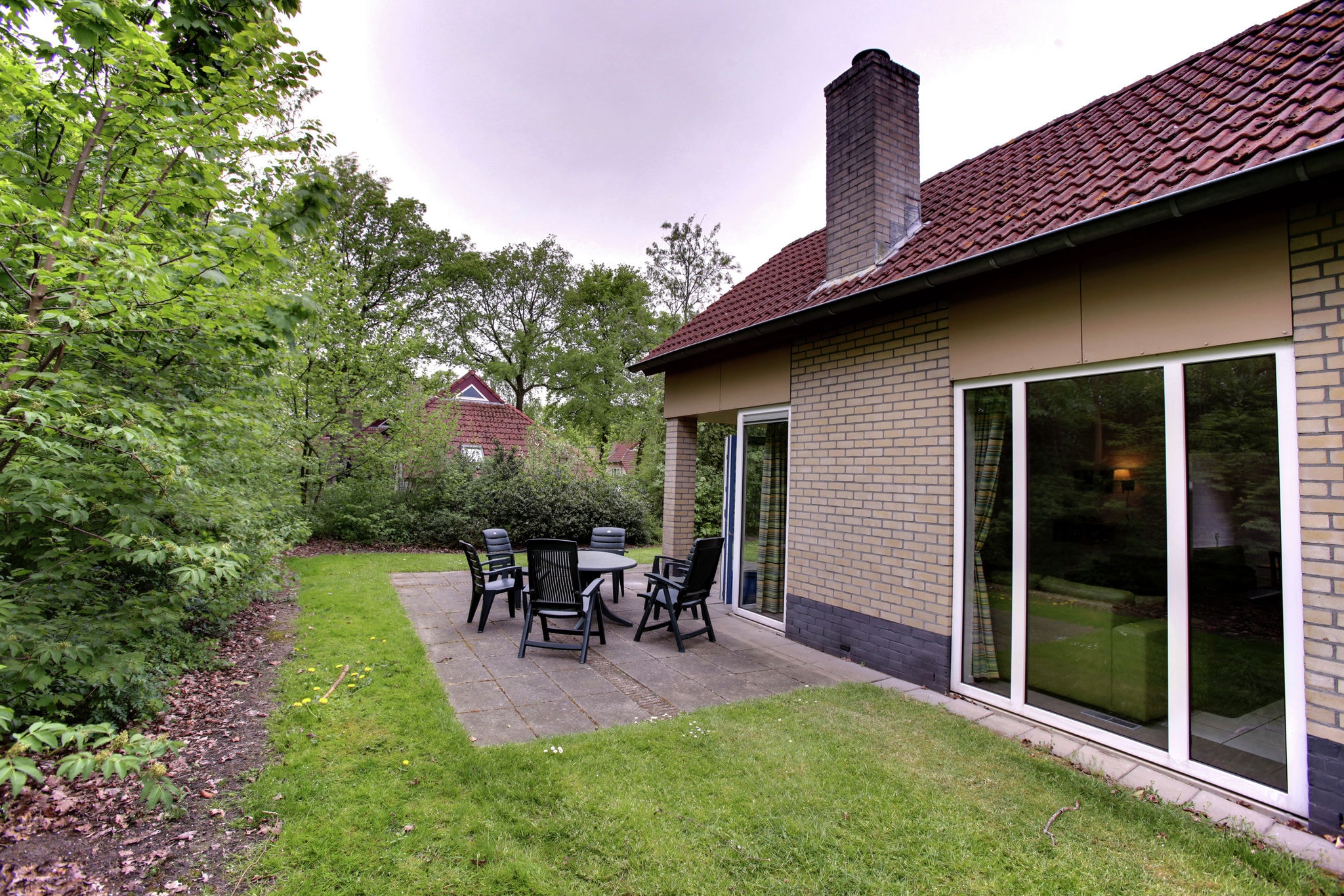 Cozy holiday home with a garden, near Zwolle