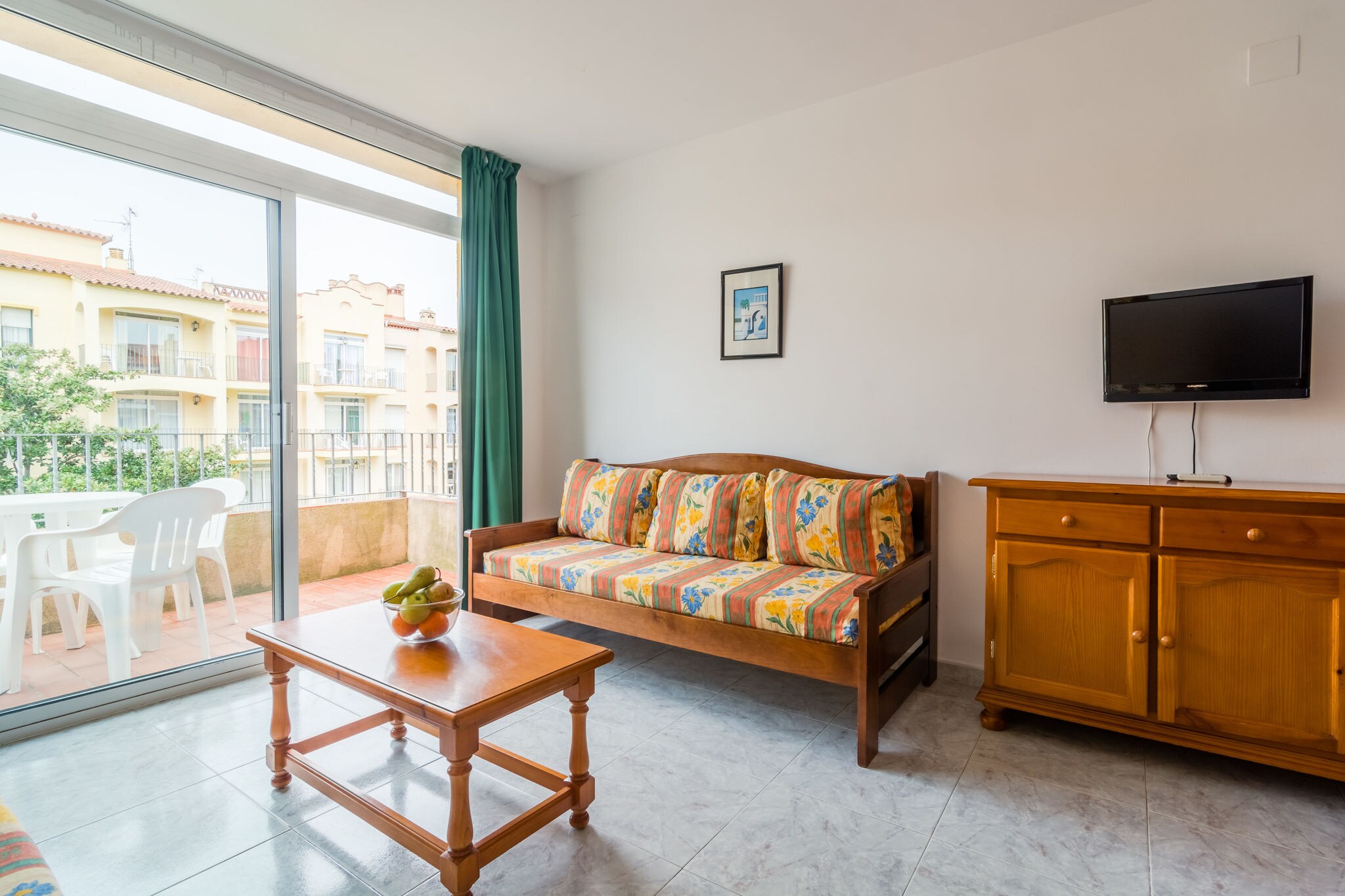 Alluring Apartment in Empuriabrava with Swimming Pool