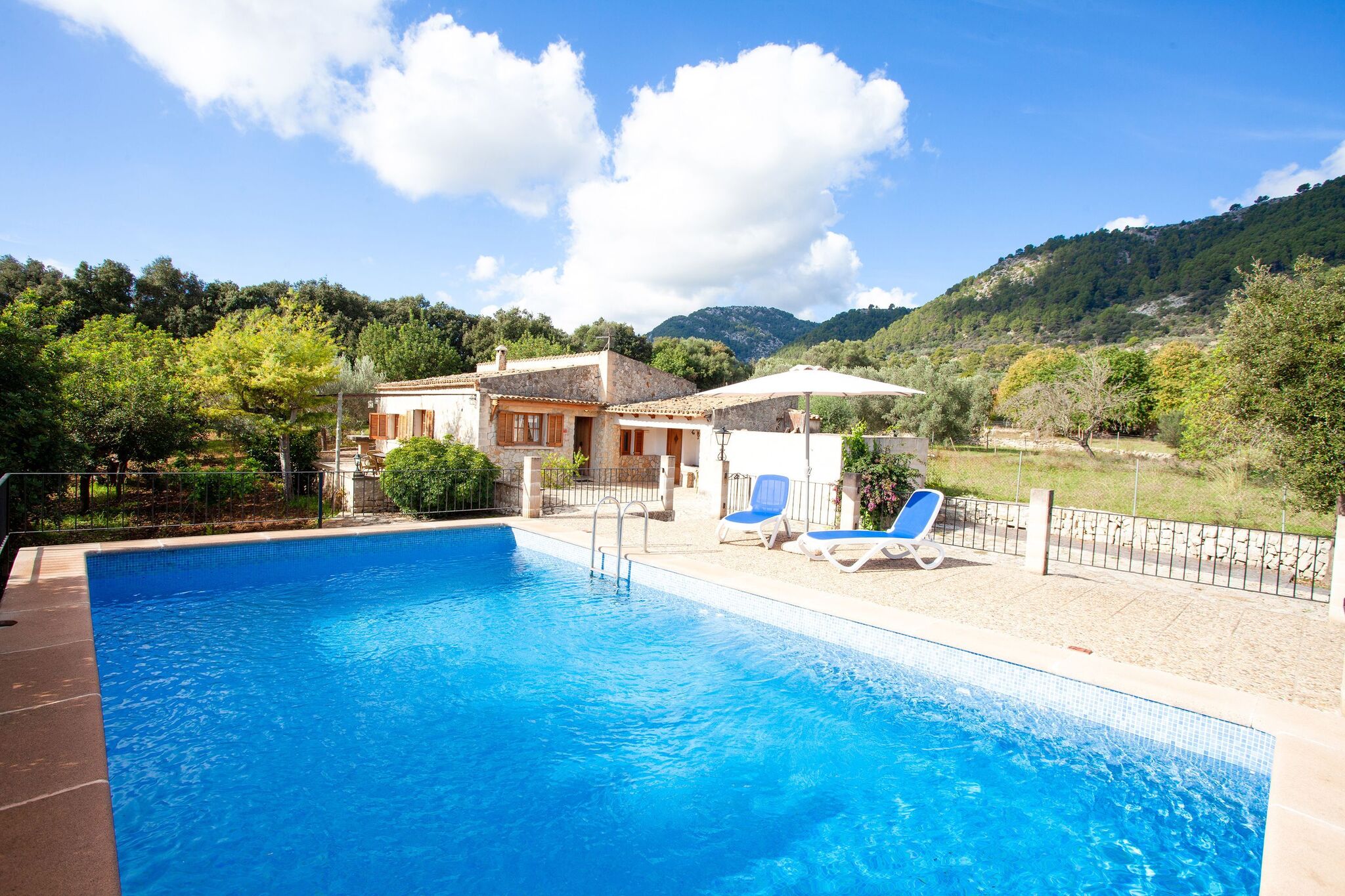Vakantiehuis met privézwembad in de uitlopers van de Campanet-vallei