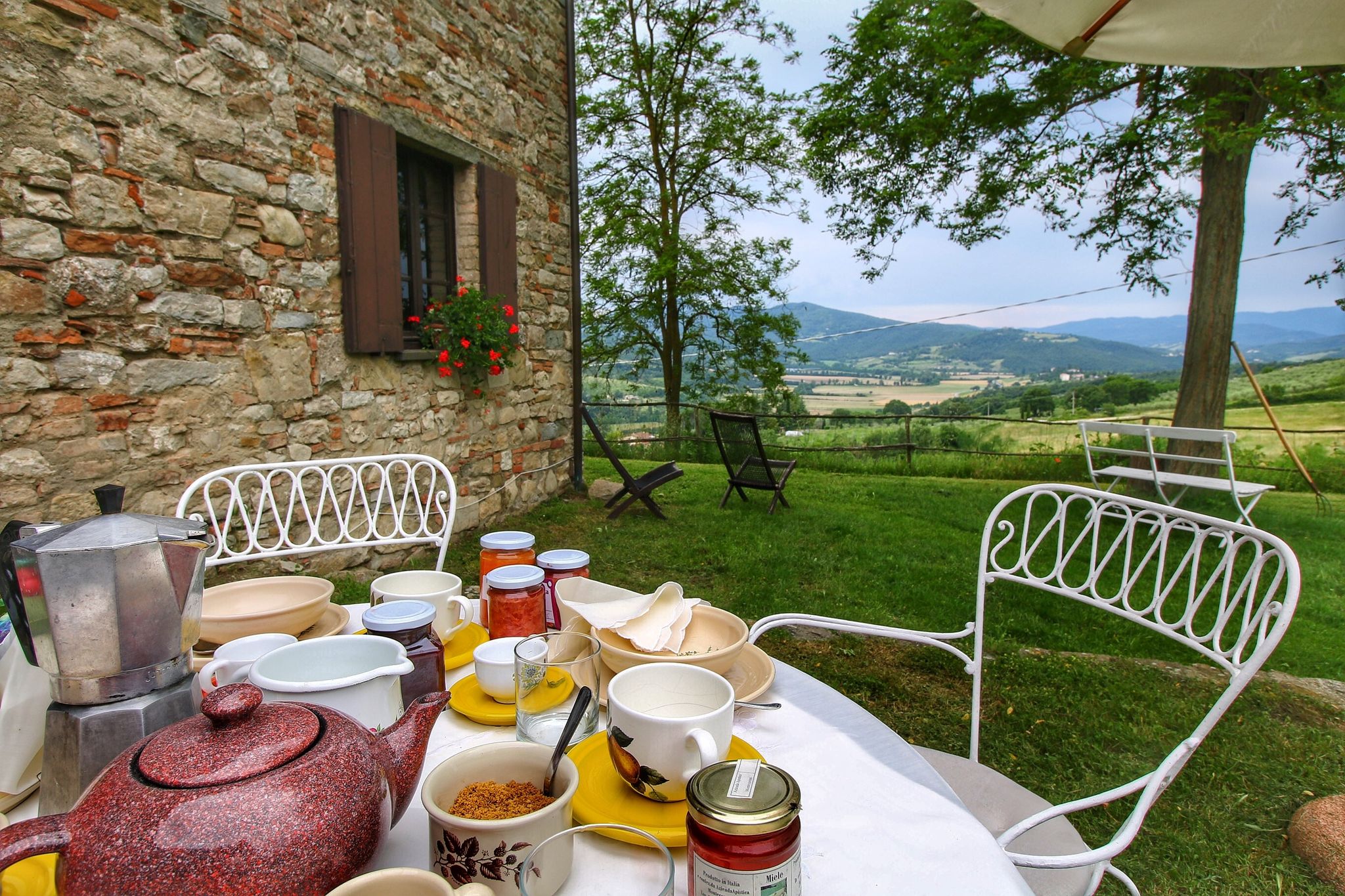 Elegant landhuis in Umbrië met uitzicht op de vallei