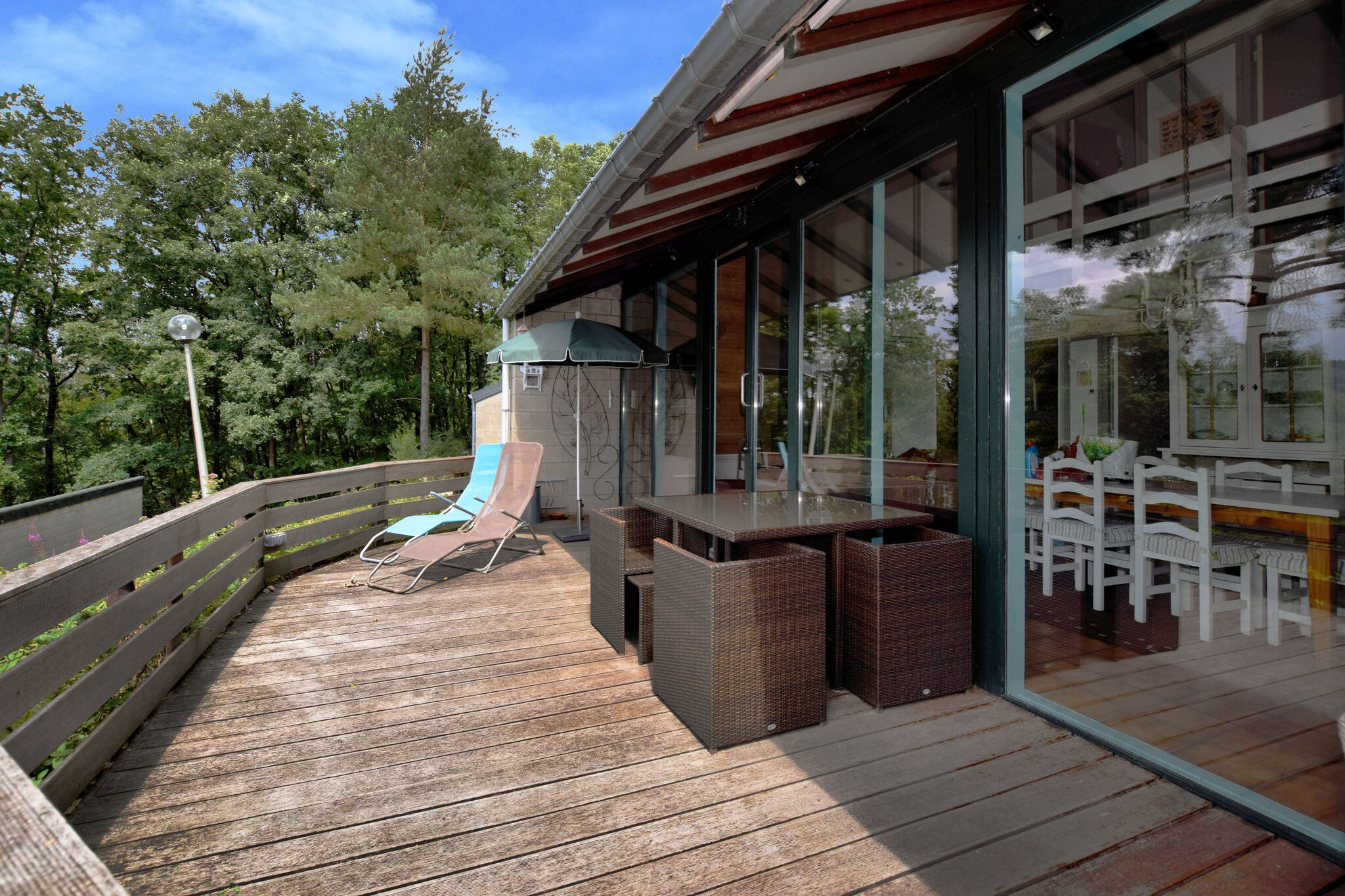 Modernes Ferienhaus in Stavelot mit Terrasse