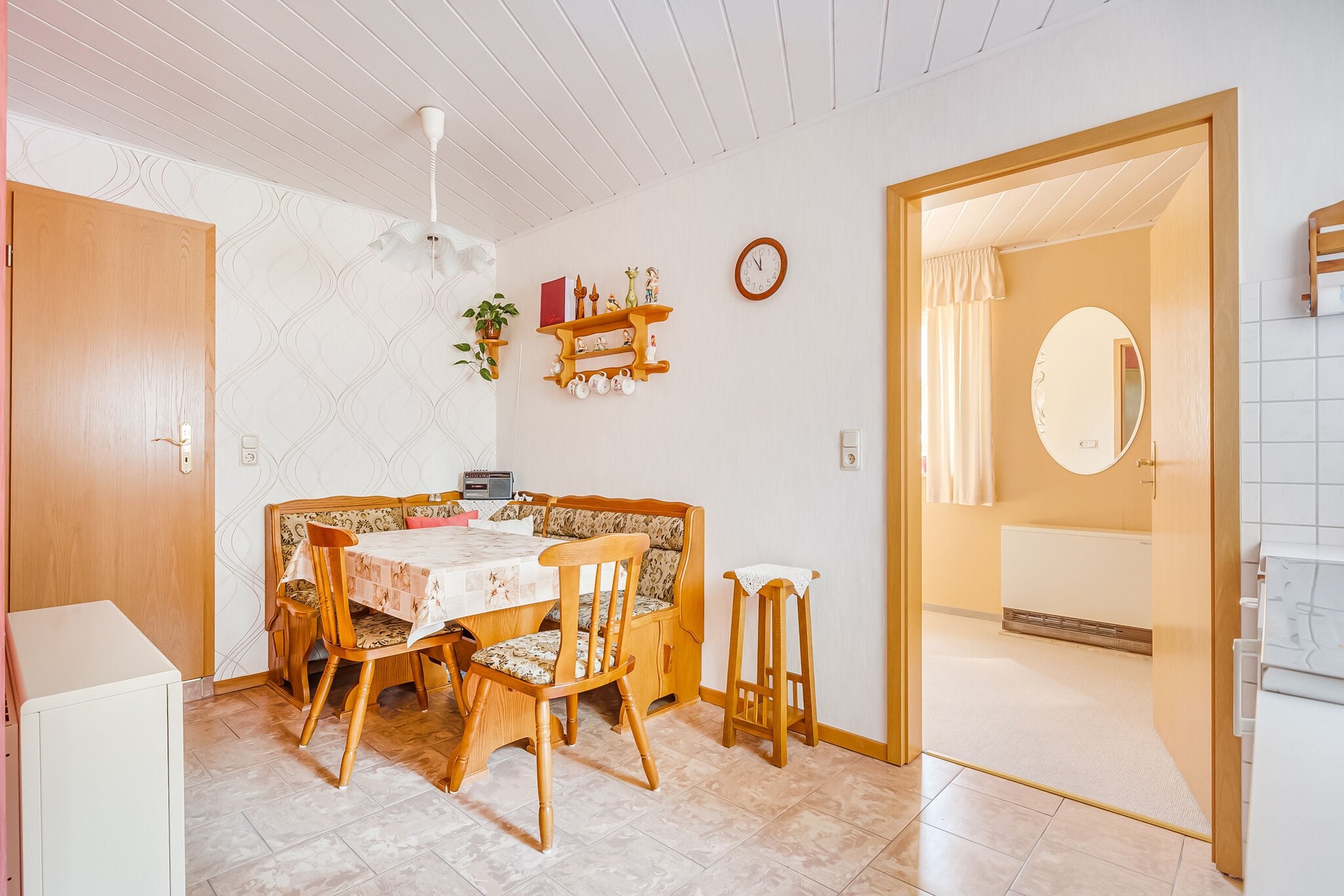 Ground floor: (Entrance, hall, Living room(TV(cable), seating area), dining room(dining table), open kitchen(radio, electric kettle, toaster, cooker(electric), coffee machine(filter), microwave, fridge(+ freezer)), bedroom(bunk bed), bathroom(shower, washbasin, toilet))\n\nheating(electric, central), terrace(private, 10 m2), garden(shared with the owner , 100 m2), garden furniture, BBQ, parking, deckchairs, parasol