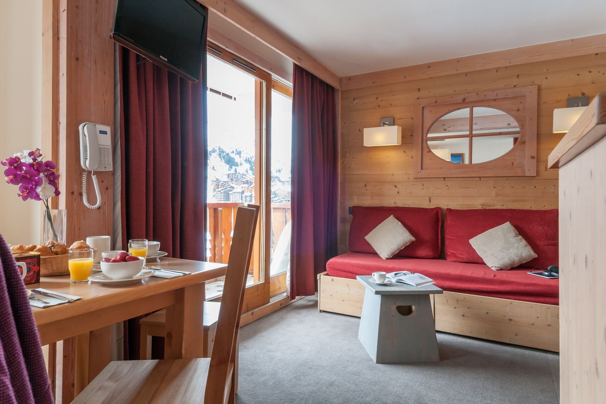 Comfortable apartments in a beautiful residence, with direct access to the ski slopes.