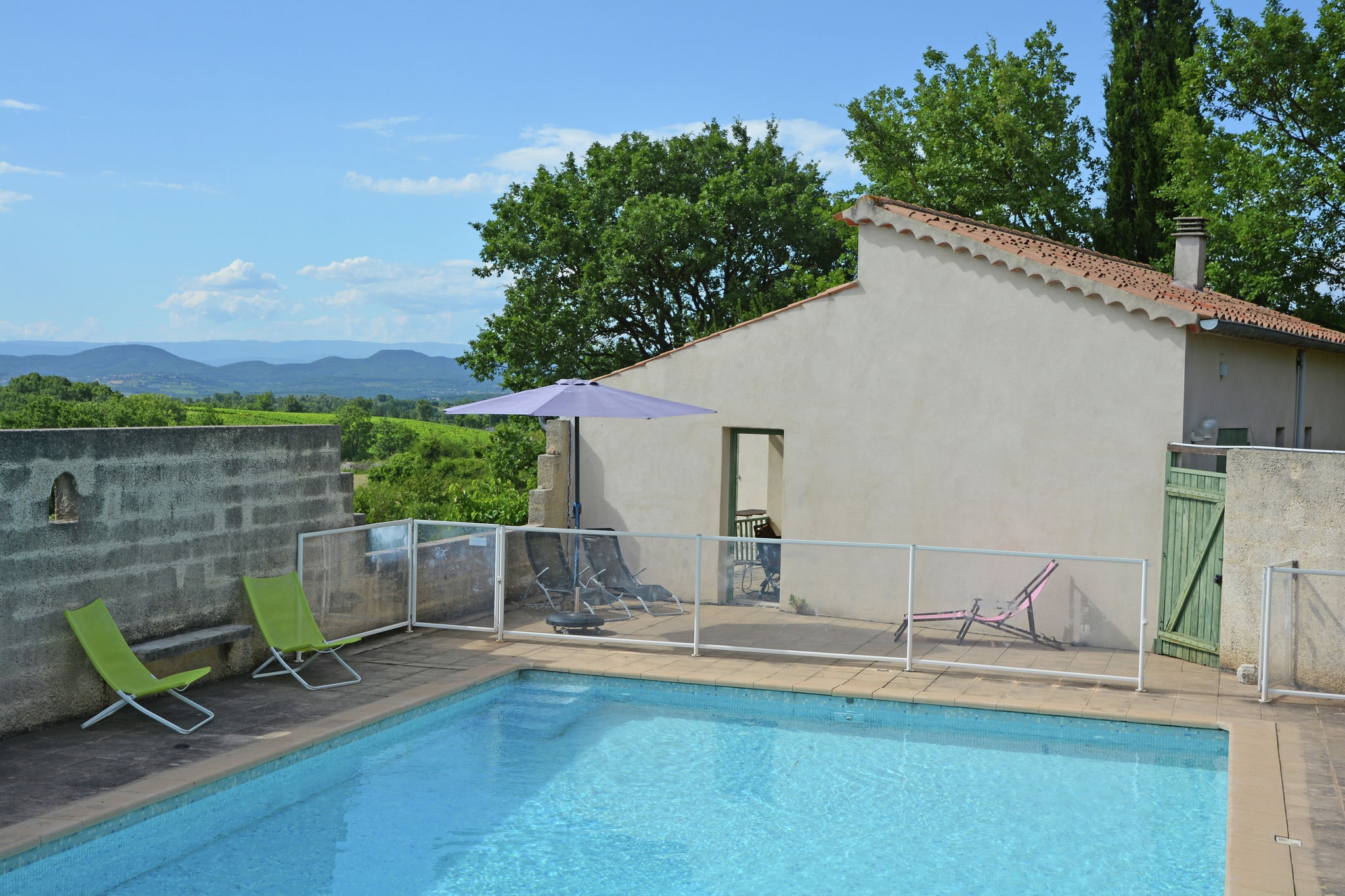 Villa in Saint-Privat-de-Champclos met zwembad en prachtig uitzicht op de Cevennen