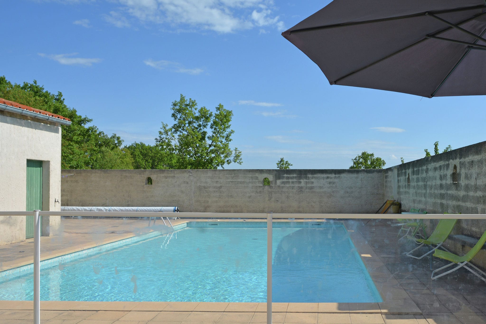 Villa simpliste à Barjac avec piscine