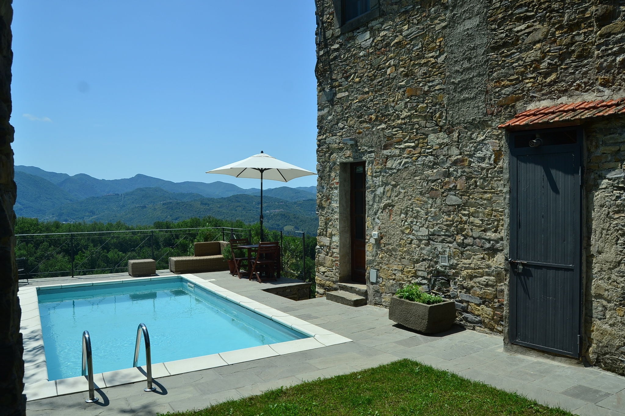 Karakteristieke vakantiewoning in Fivizzano met zwembad