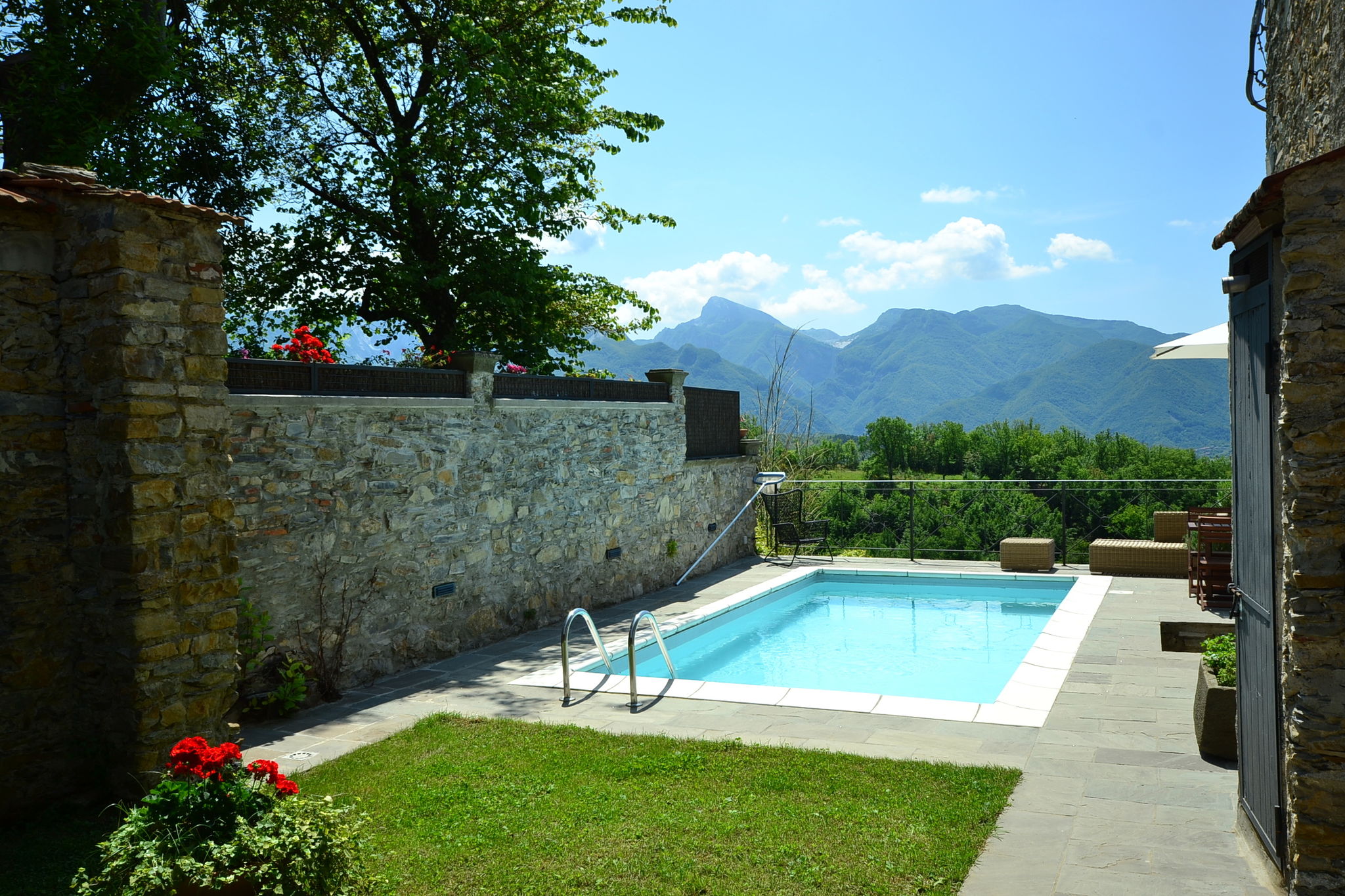 Historic Cottage in Fivizzano with Swimming Pool