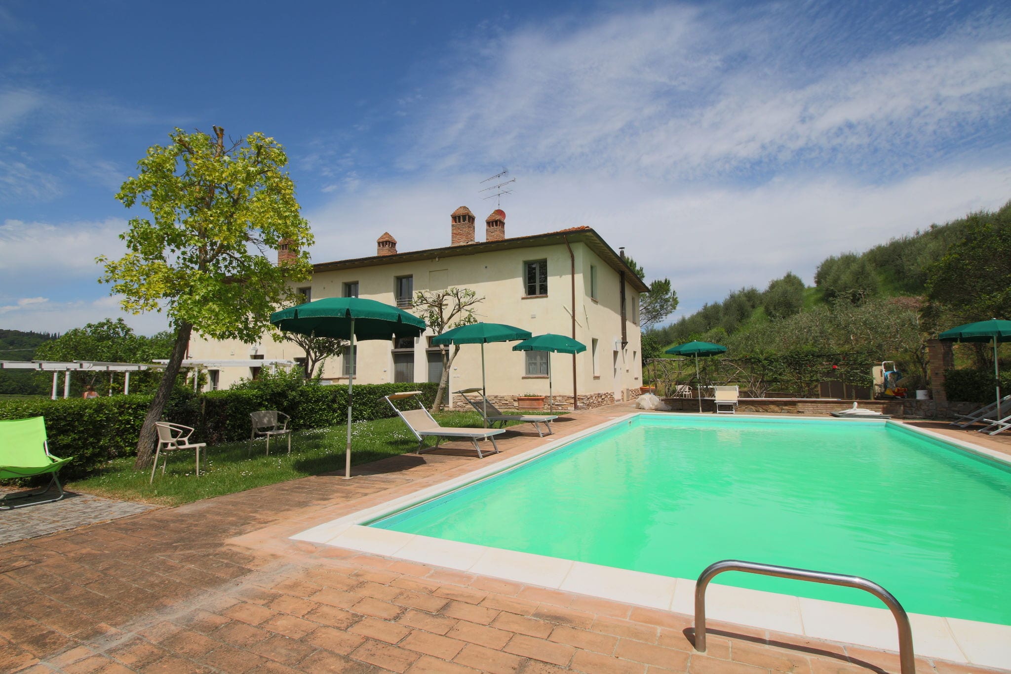 Flat in farmhouse with swimming pool and air conditioning