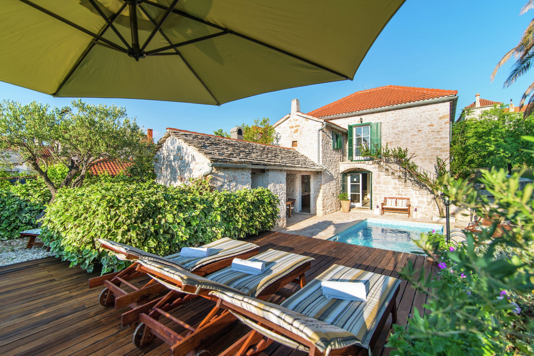 Authentic villa with pool on the island of Brac, 800 m from the beach