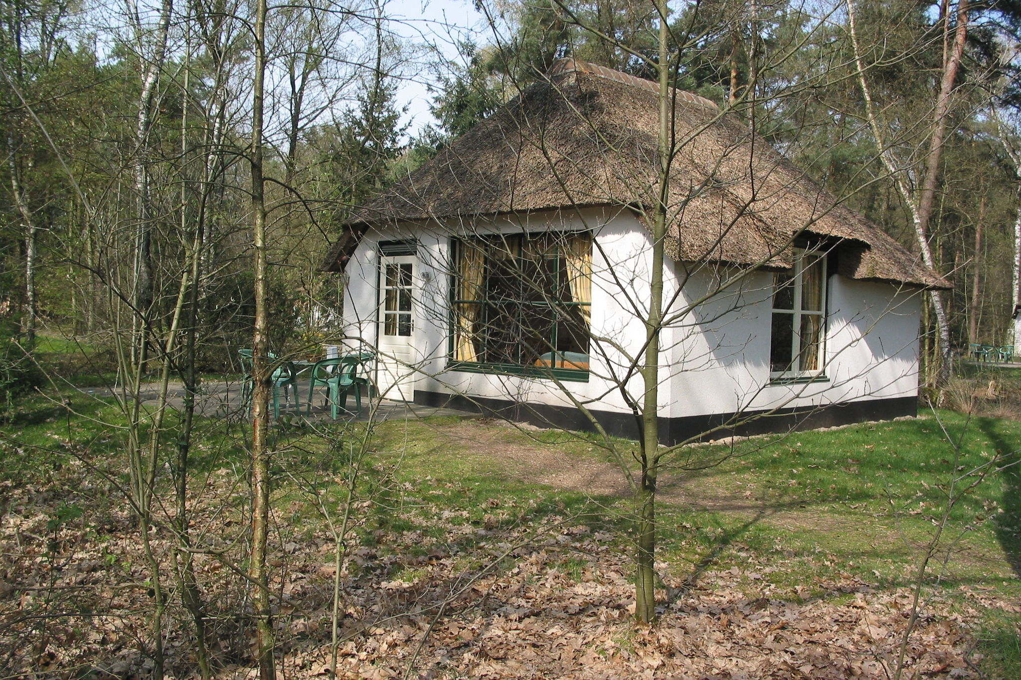 Verzorgd ingerichte bungalow, gelegen midden in de natuur