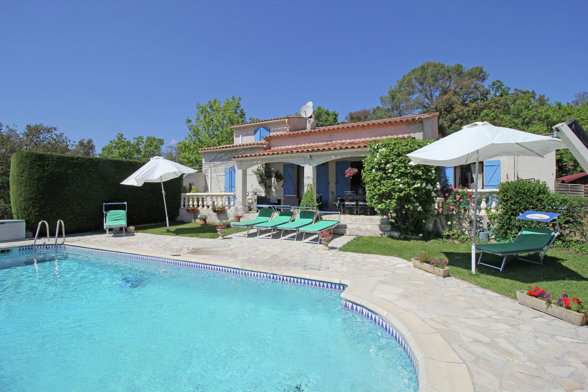 Superbe maison à Bagnols-en-Forêt avec piscine privée