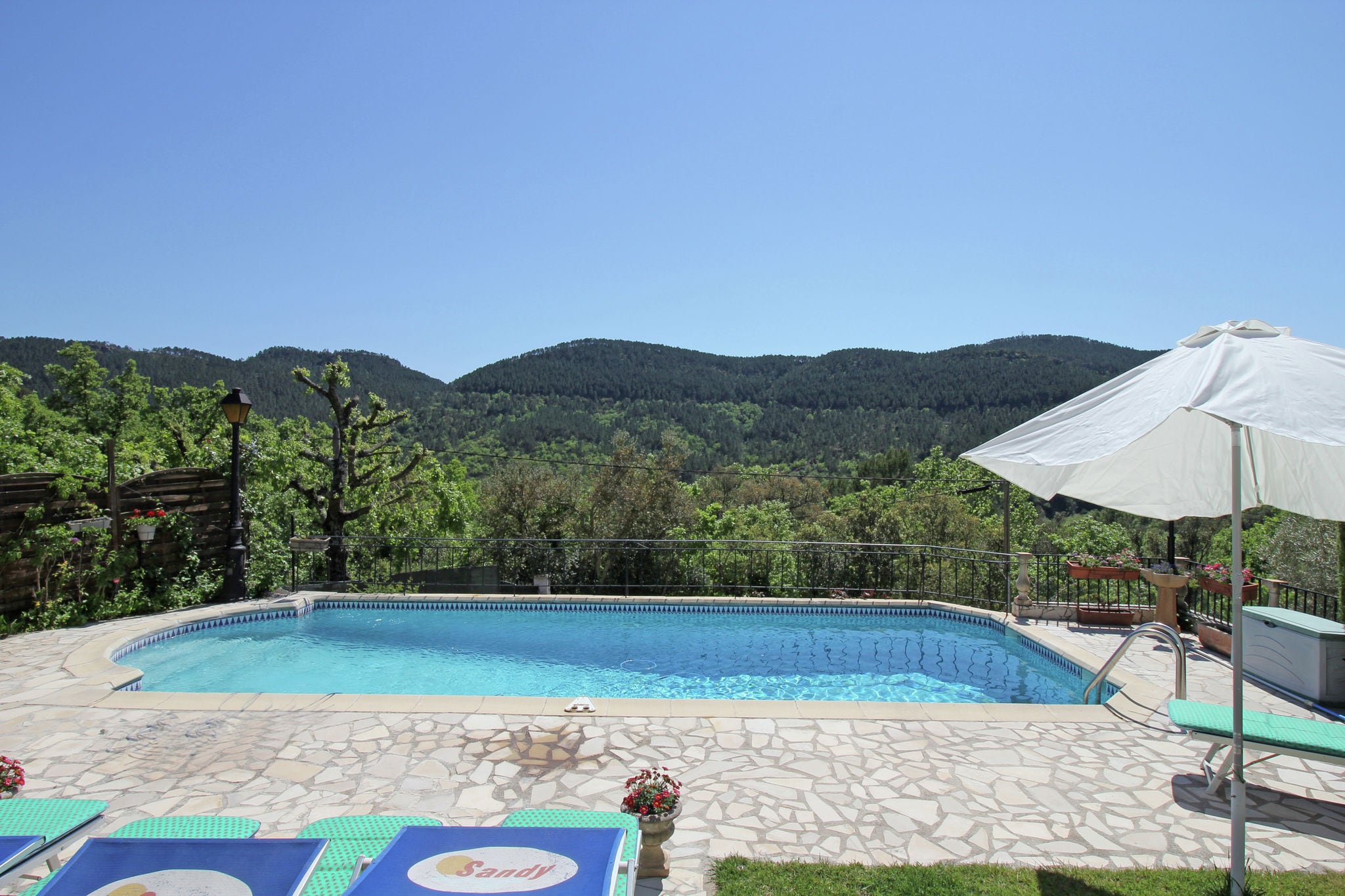 Gorgeous Holiday Home in Bagnols-en-Forêt with Private Pool