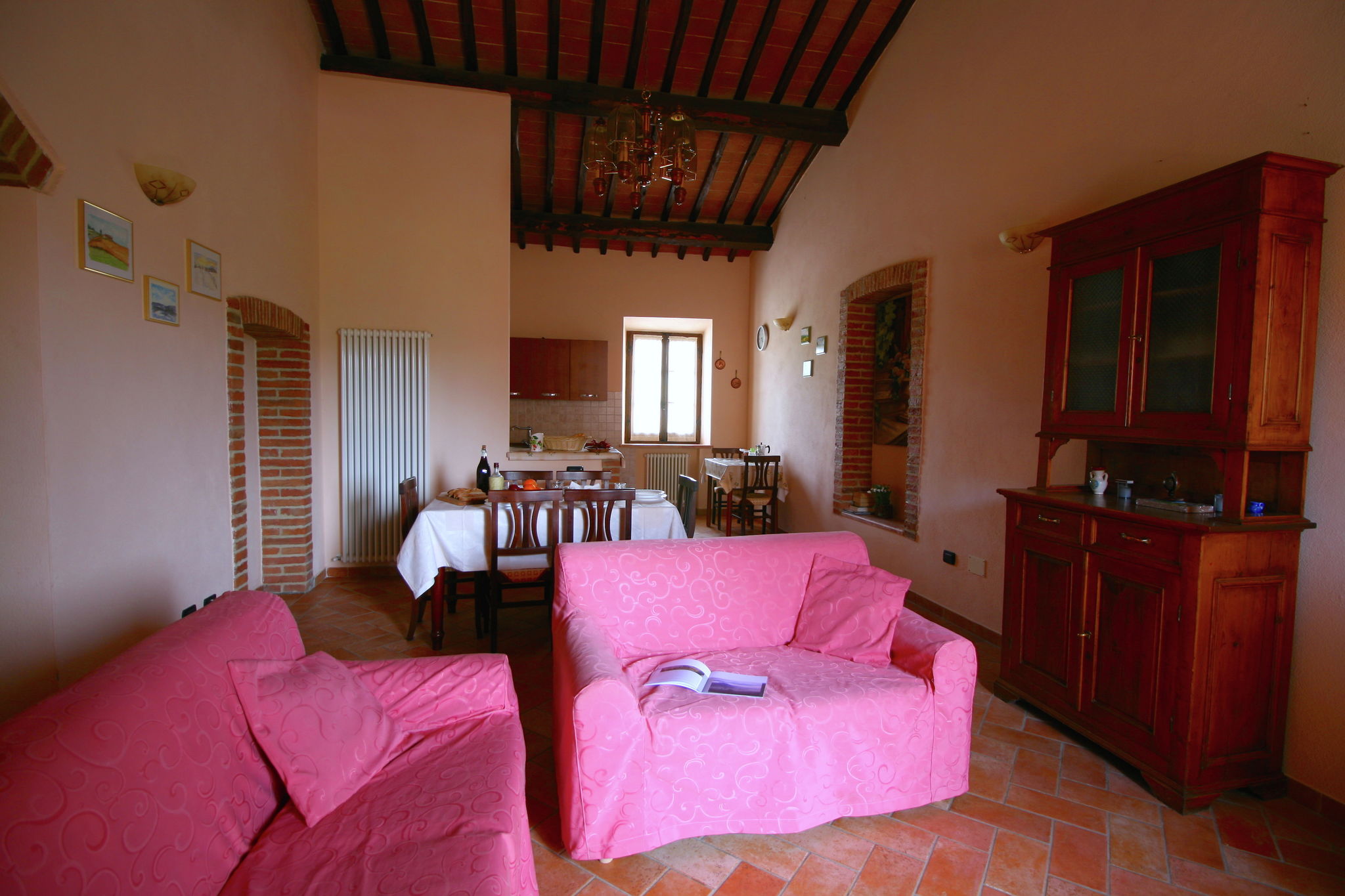 Lovely Farmhouse in Asciano with Swimming Pool