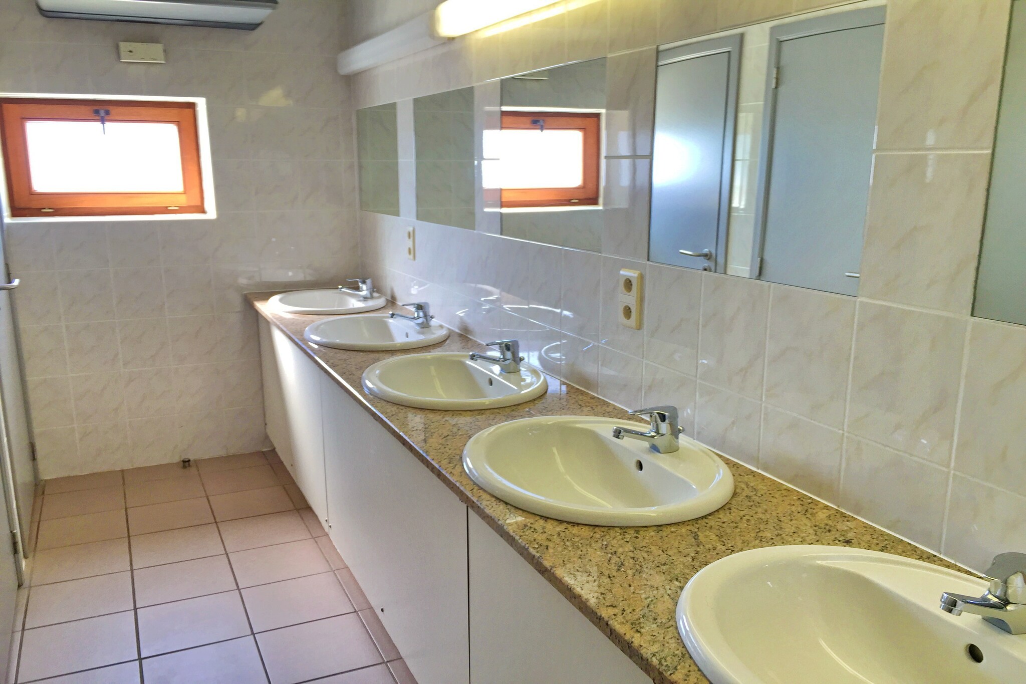 Vakantiehuis Hotton max. 56 personen 1 huisdier 8 slaapkamers #13