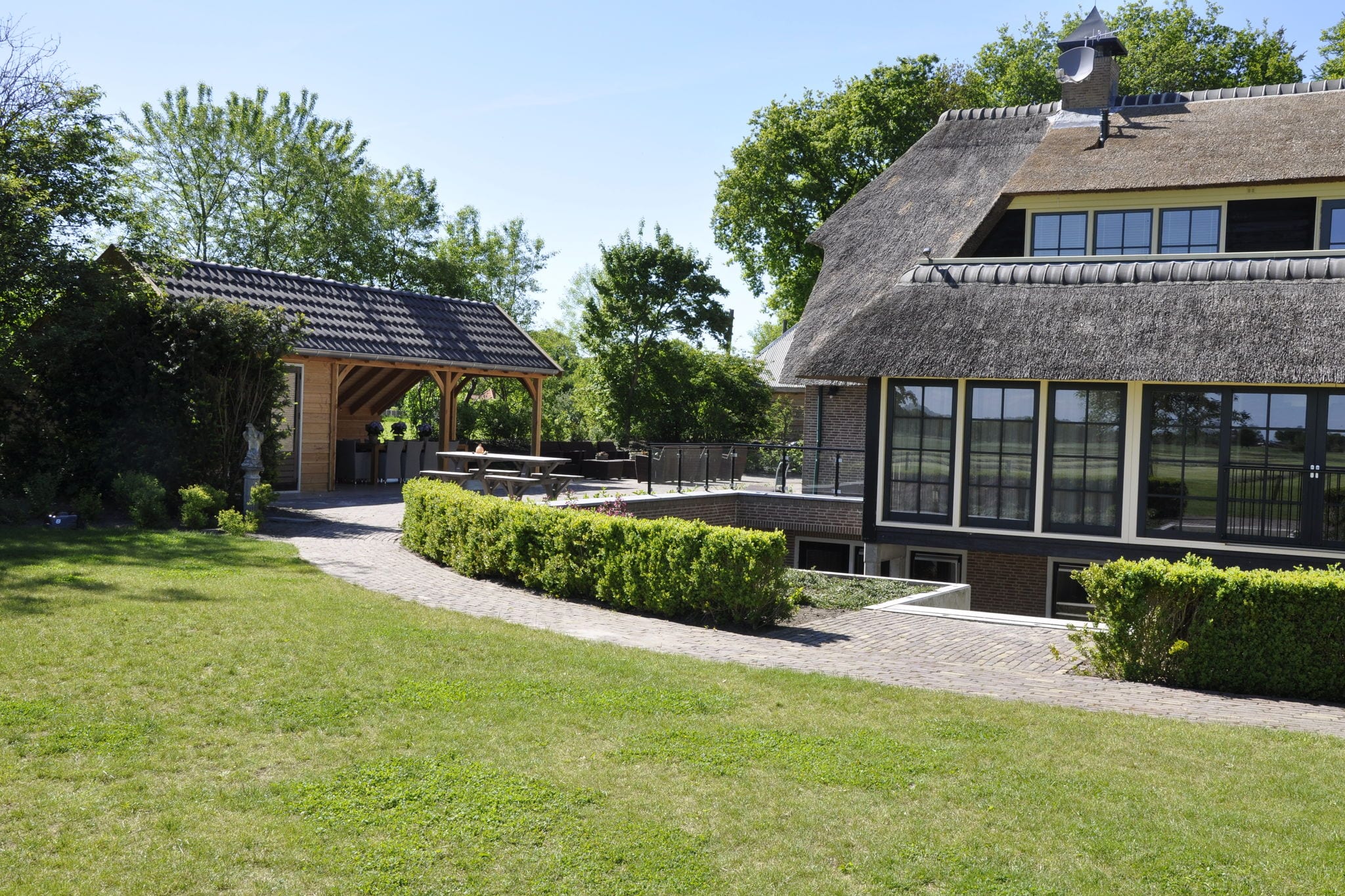 Une demeure spacieuse avec sauna à Nijensleek
