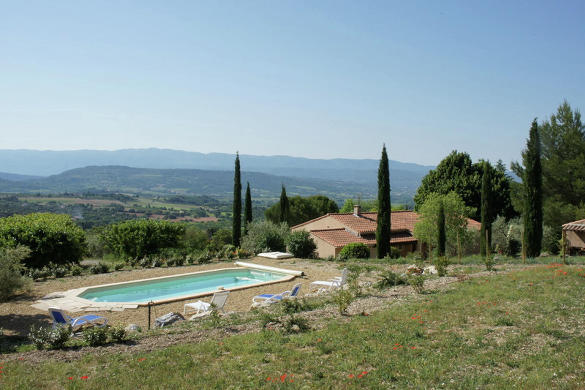 Lovely Holiday Home in Saint-Saturnin-lès-Apt with Pool