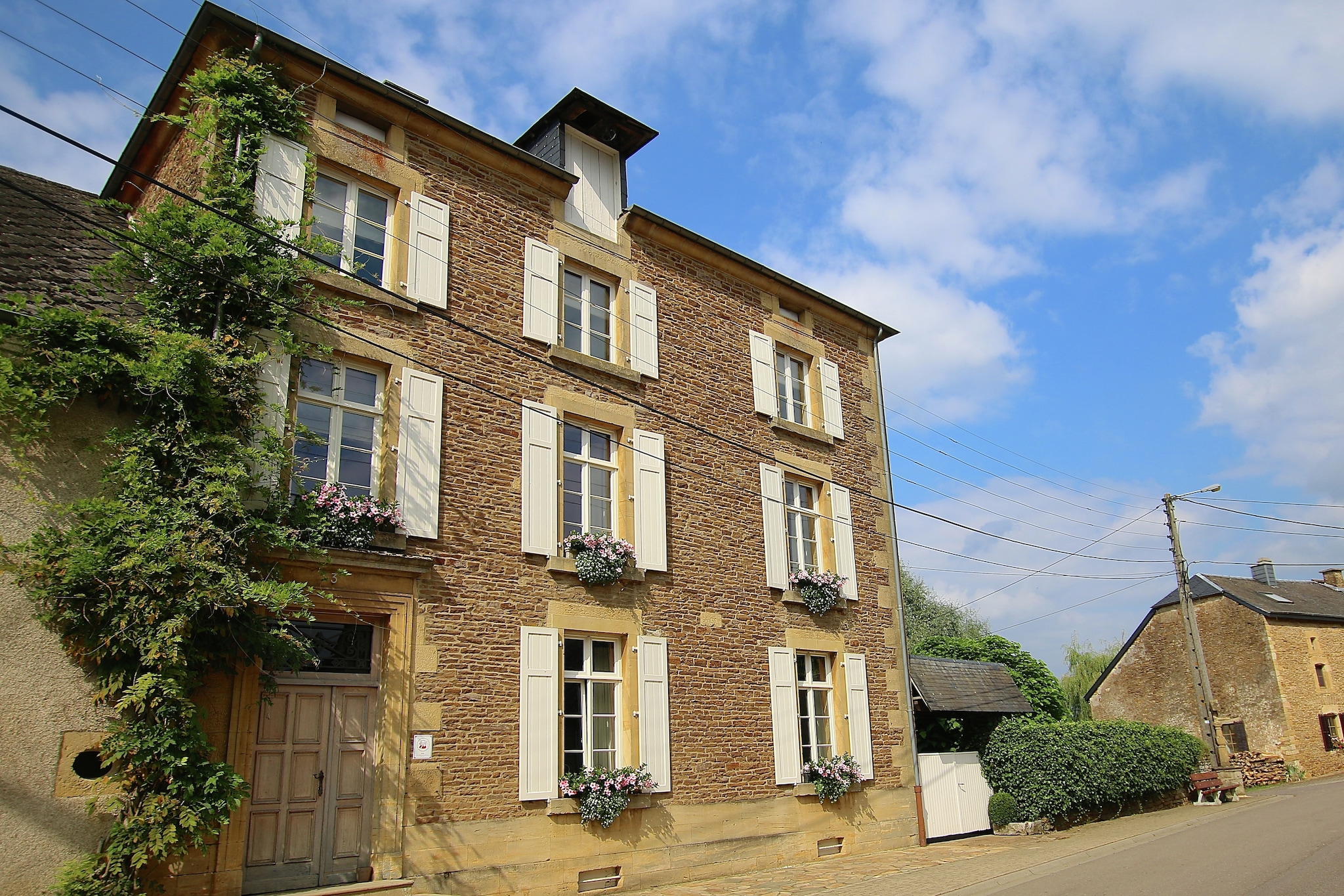 Vakantiehuizen Latour EUR-BE-6761-01