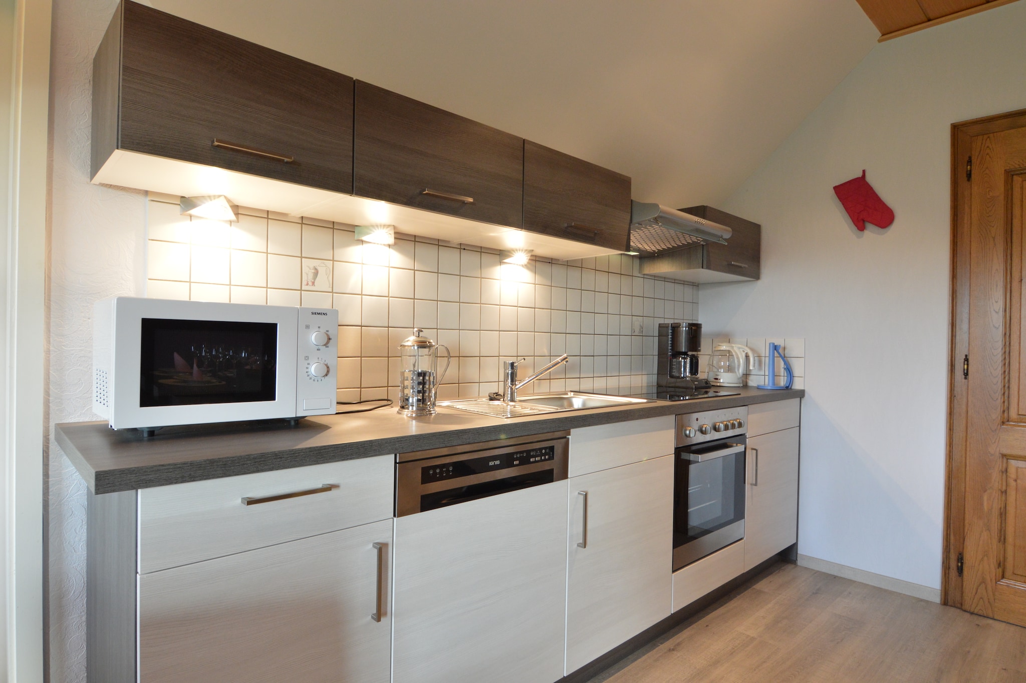 Ground floor: (hallway)\n\nOn the 1st floor: (open kitchen(DVD player, cooker(4 ring stoves, ceramic), oven, microwave, dishwasher, fridge-freezer), Living/diningroom(single sofa bed, TV(satellite)), bedroom(single bed, double bed), bedroom(double bed, children\'s bed), walk-through bedroom(double bed), bathroom(shower, washbasin, toilet))\n\nheating(central), terrace(shared with other guests), garden(shared with other guests, illuminated), garden furniture, BBQ, children\'s bed, high chair