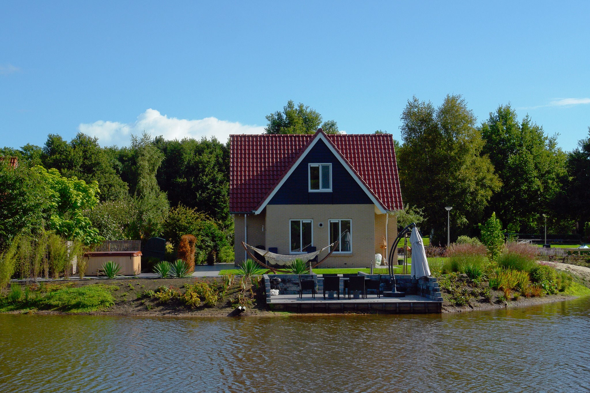 Haus mit einem Whirlpool, 20 km. Van Assen