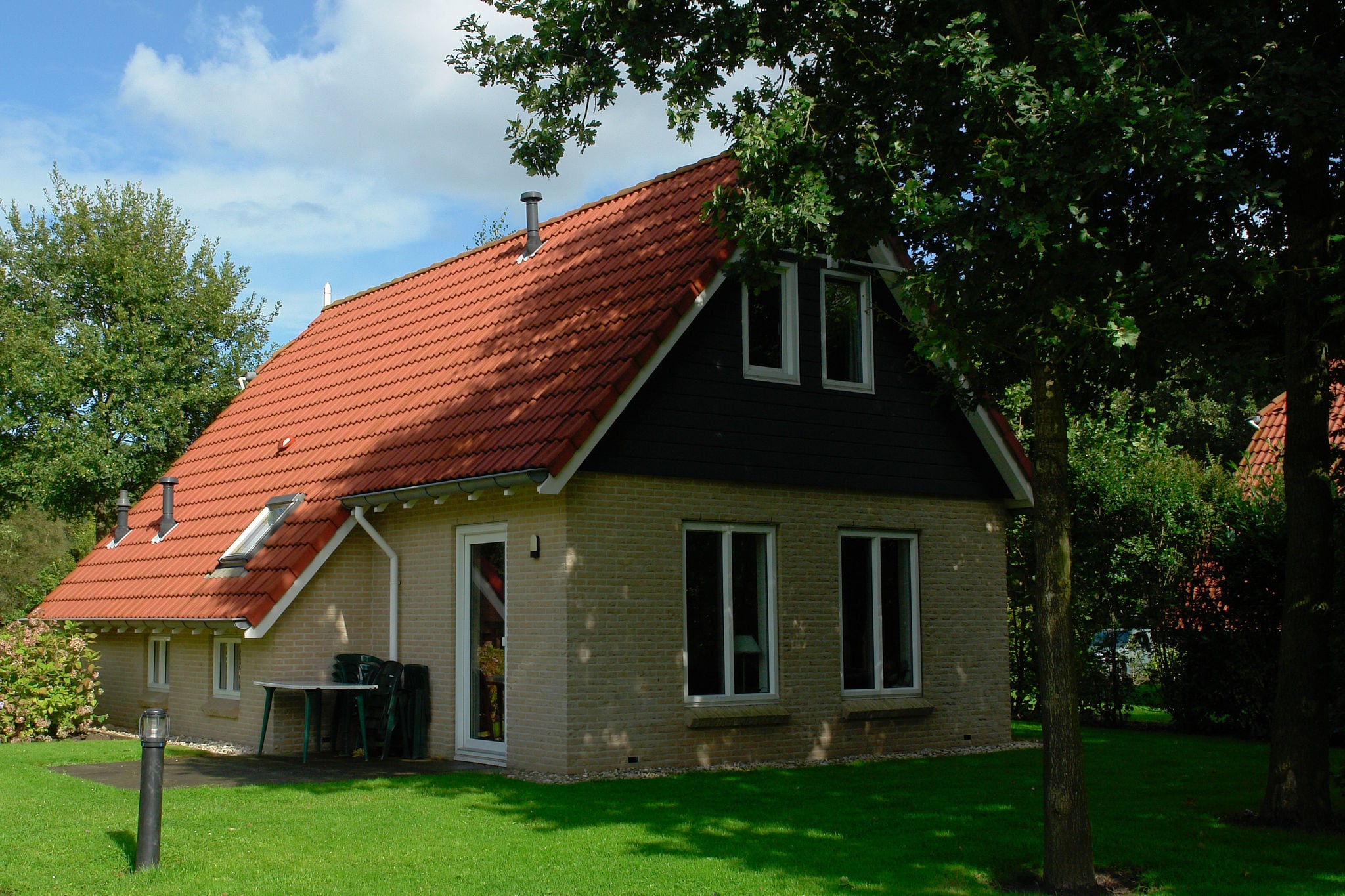 Spacious holiday home with WiFi, 20 km from Assen