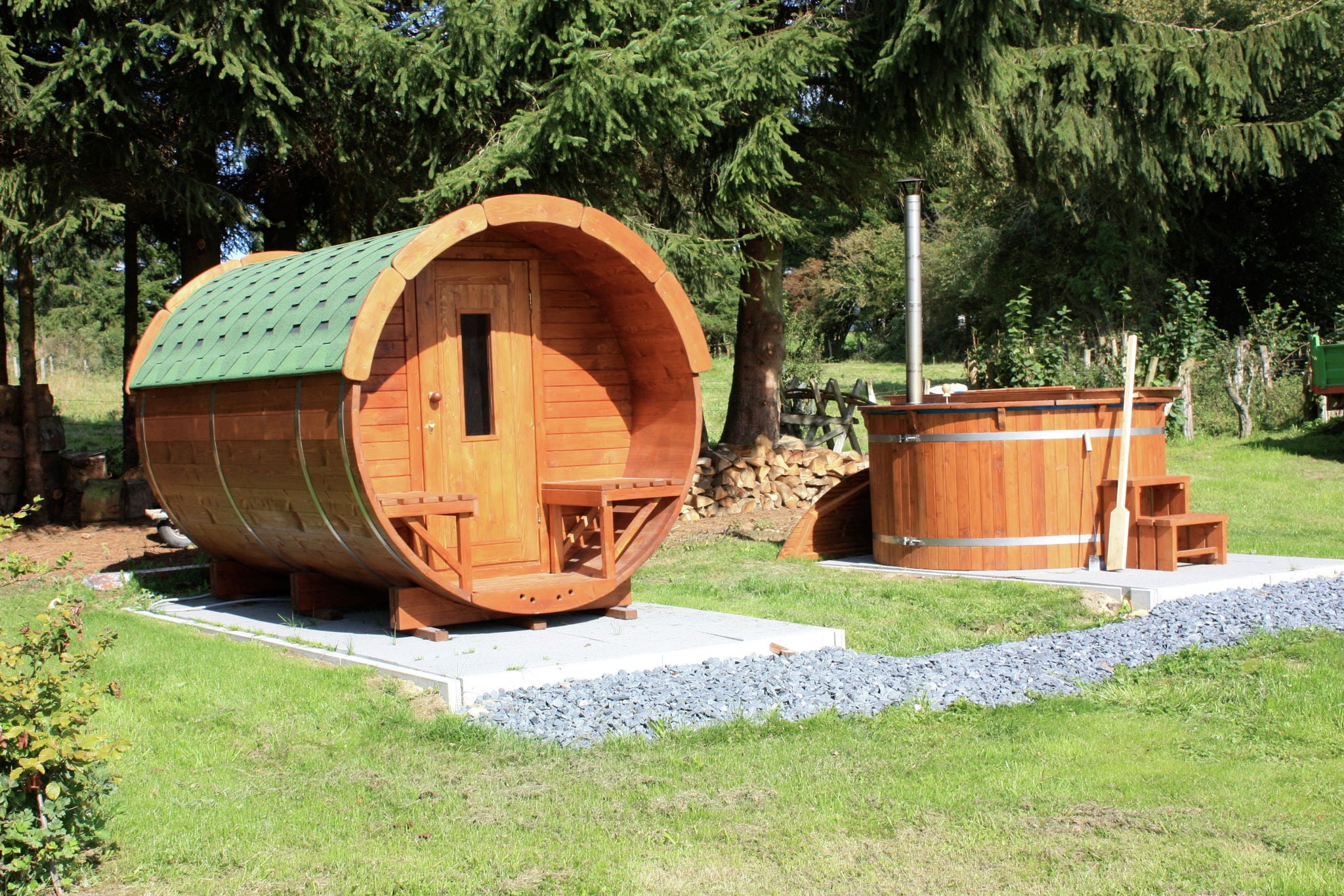 Vrijstaande, moderne bungalow met sauna, hottub en mooie, grote tuin