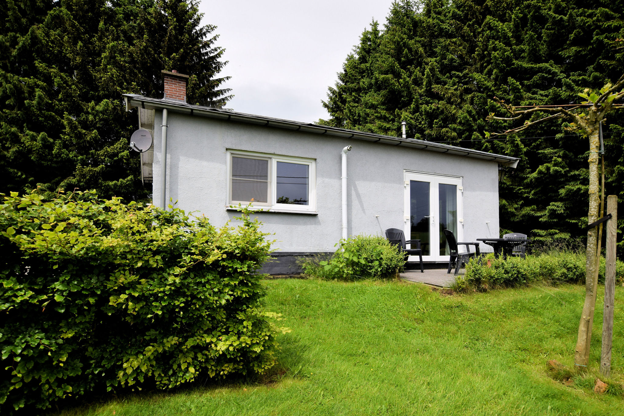 Vrijstaande, moderne bungalow met sauna, hottub en mooie, grote tuin