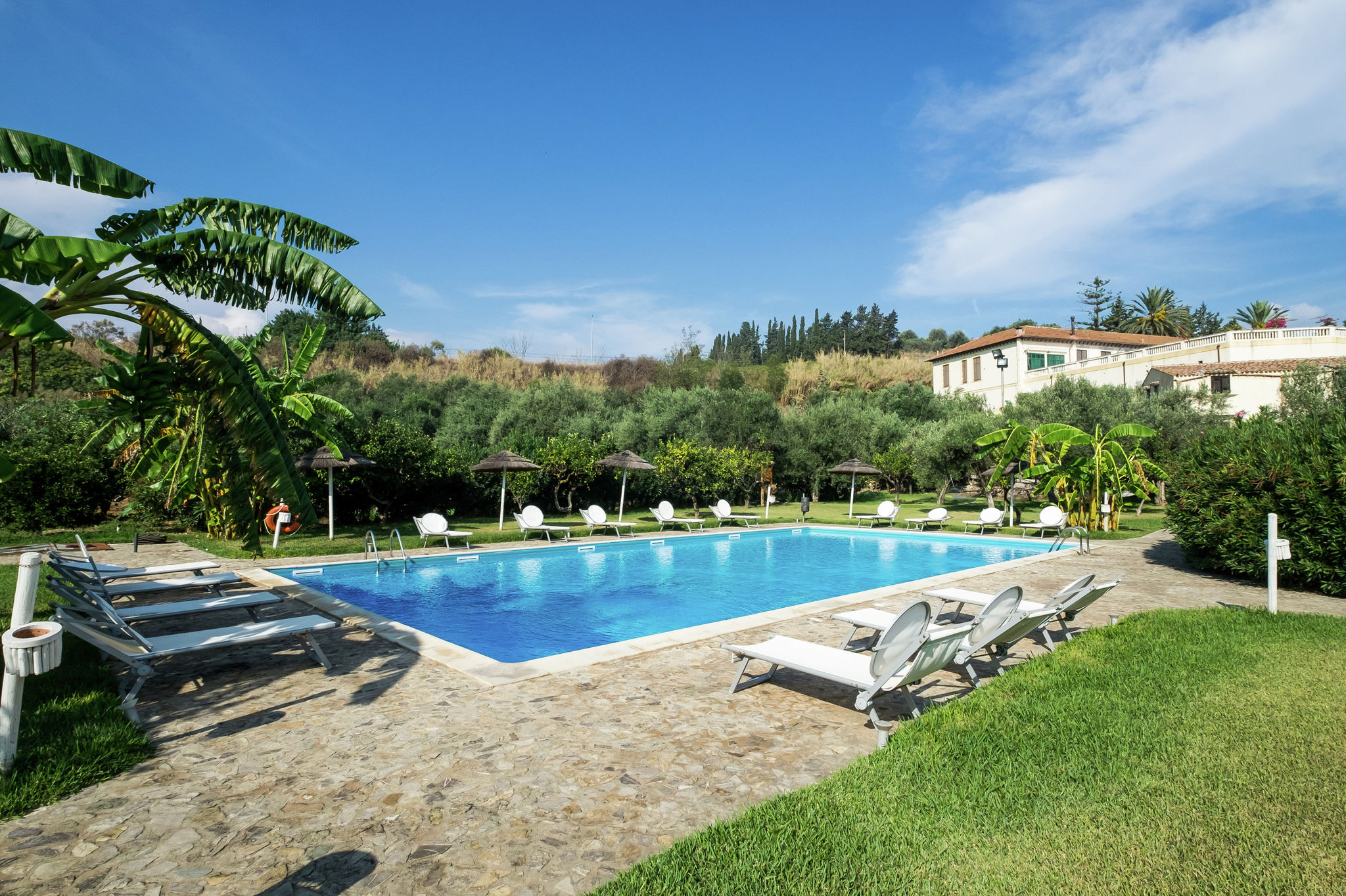 Authentieke cottage op Sicilië met een zwembad en zeezicht