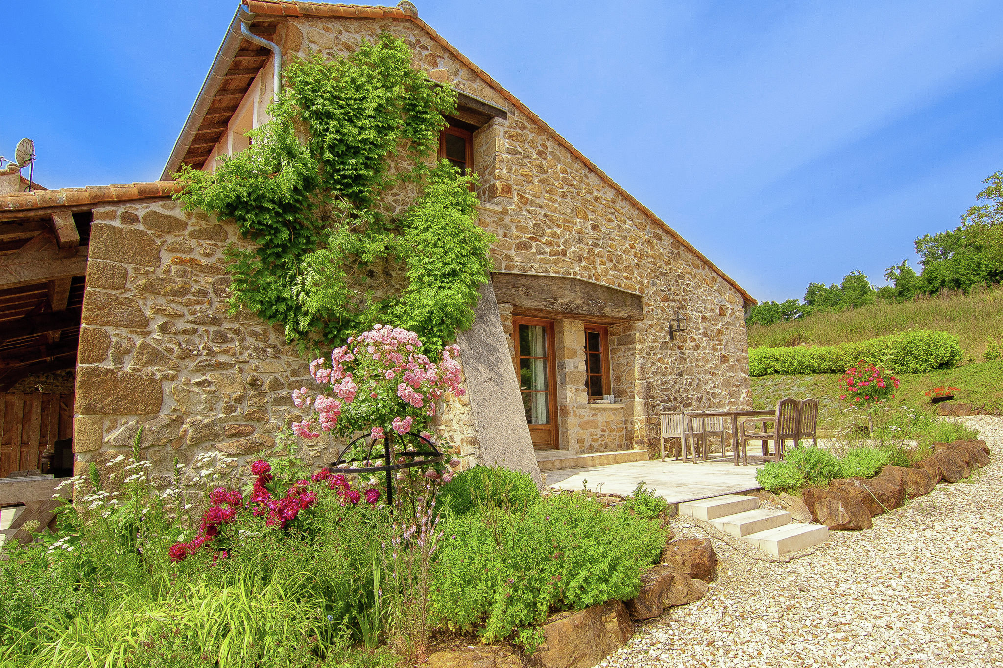 Magnifique maison de vacances à Roussines avec terrasse