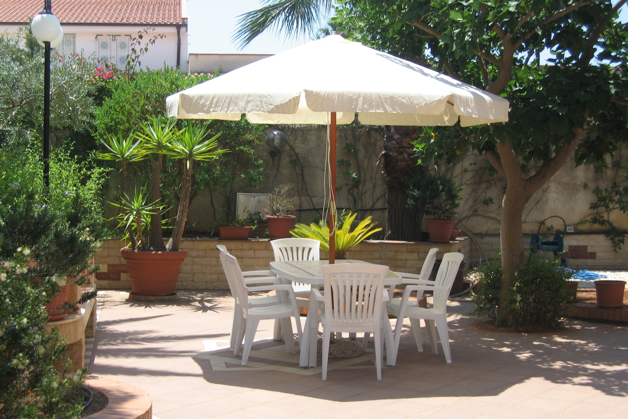 Zonnig vakantieappartement op enkele meters van het strand en de Siciliaanse zee