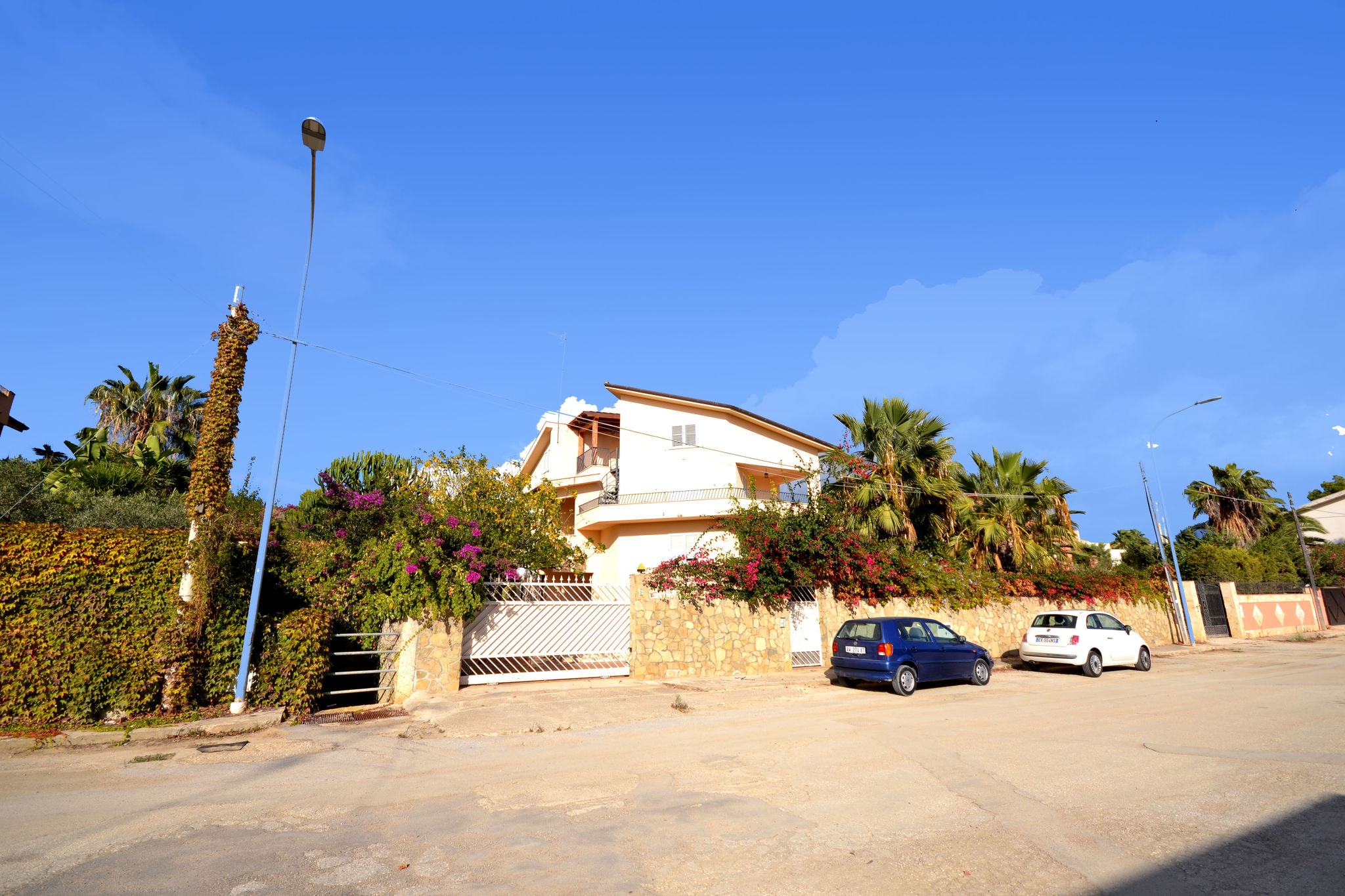 Zonnig vakantieappartement op enkele meters van het strand en de Siciliaanse zee