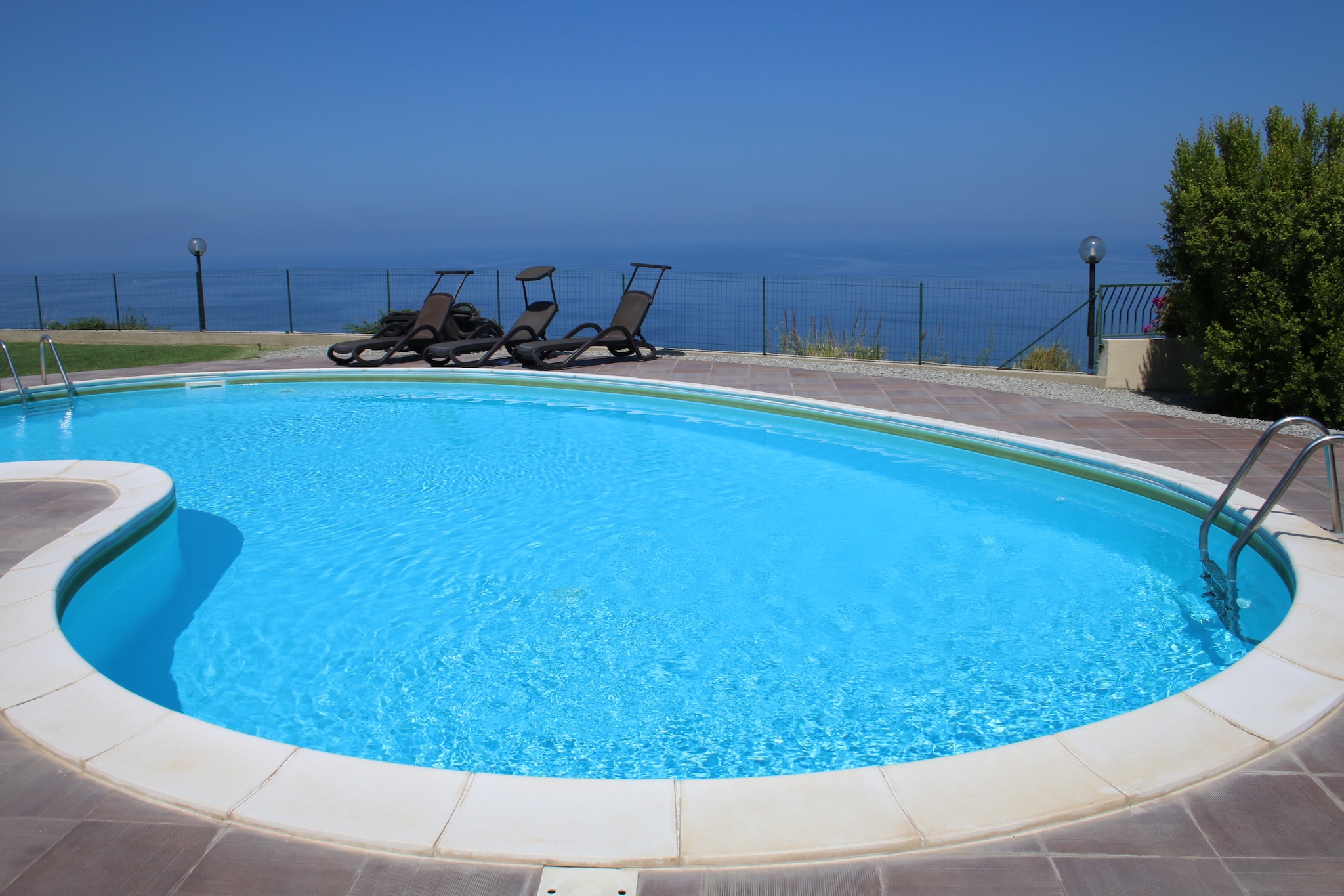 Bottone-Pool