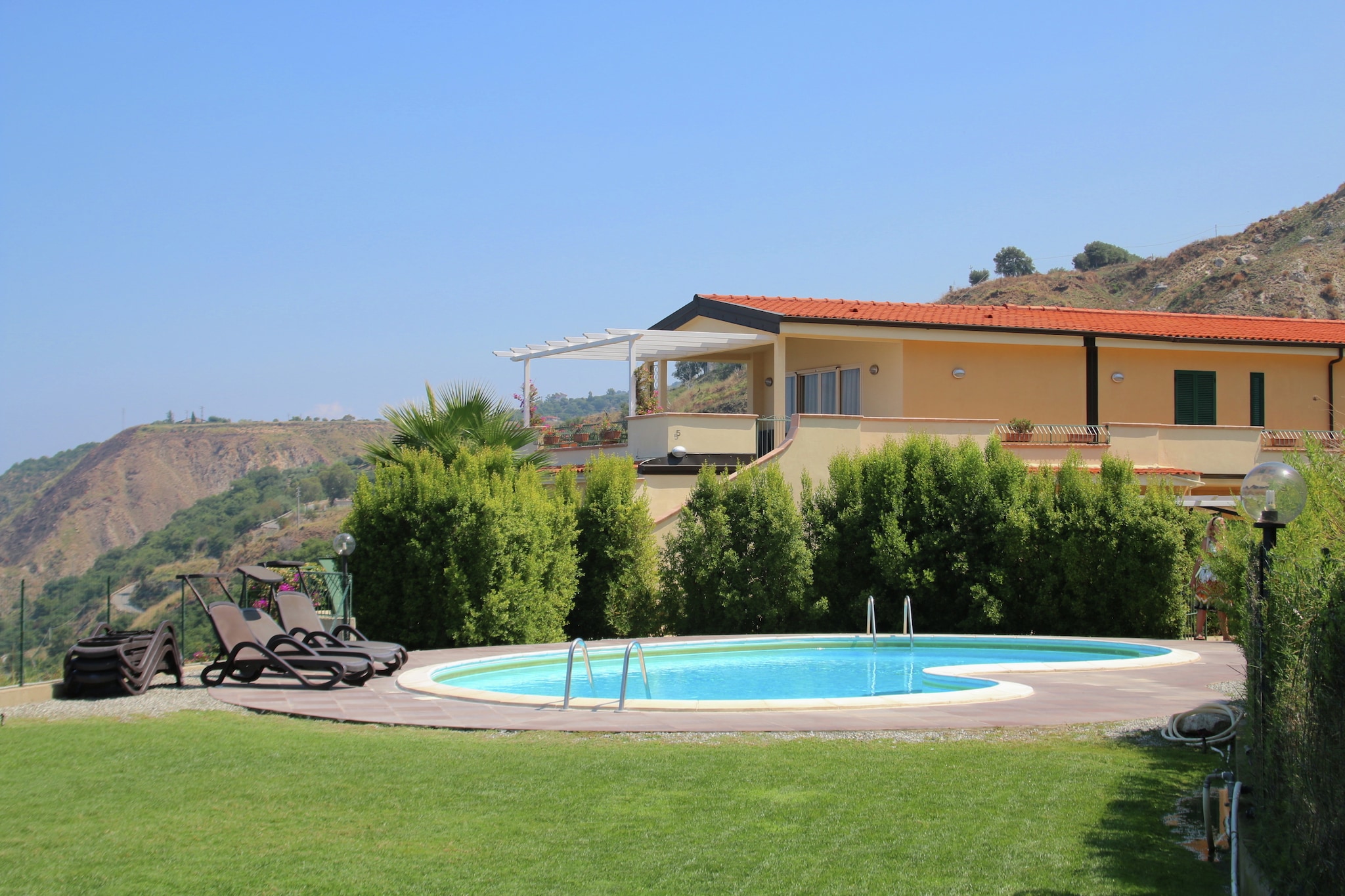 Bottone-Exterior summer