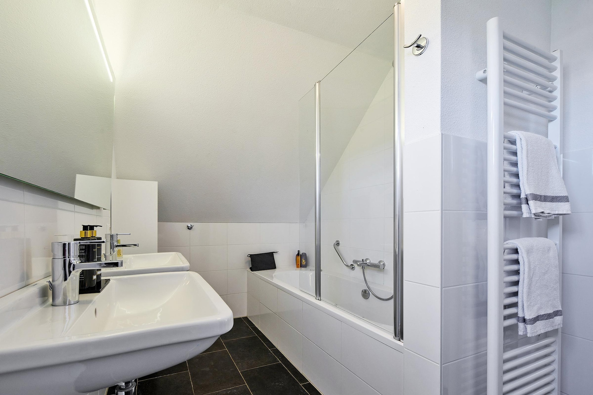 Buitenhof De Leistert 16-Badkamer
